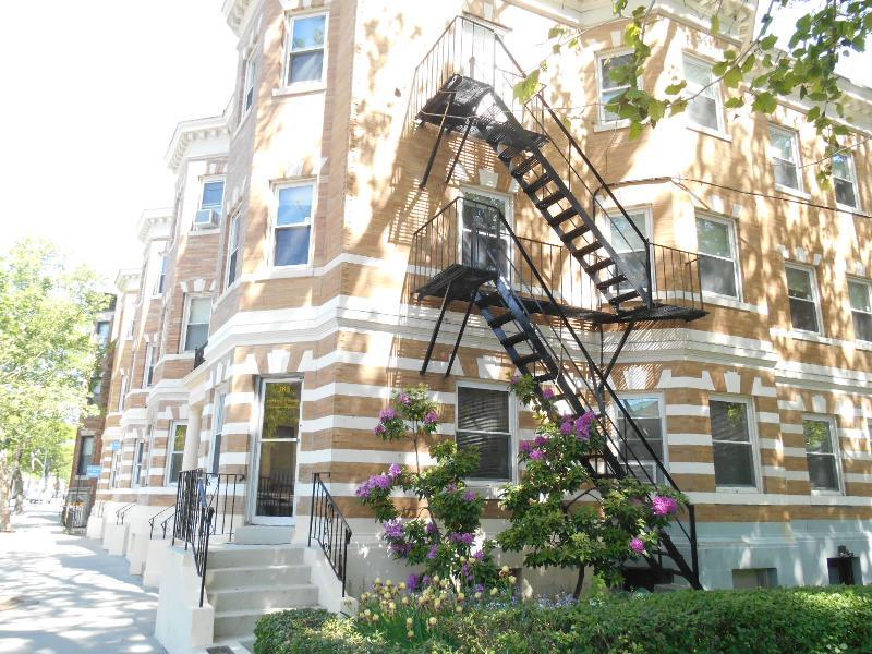 389 Harvard St, North Brookline