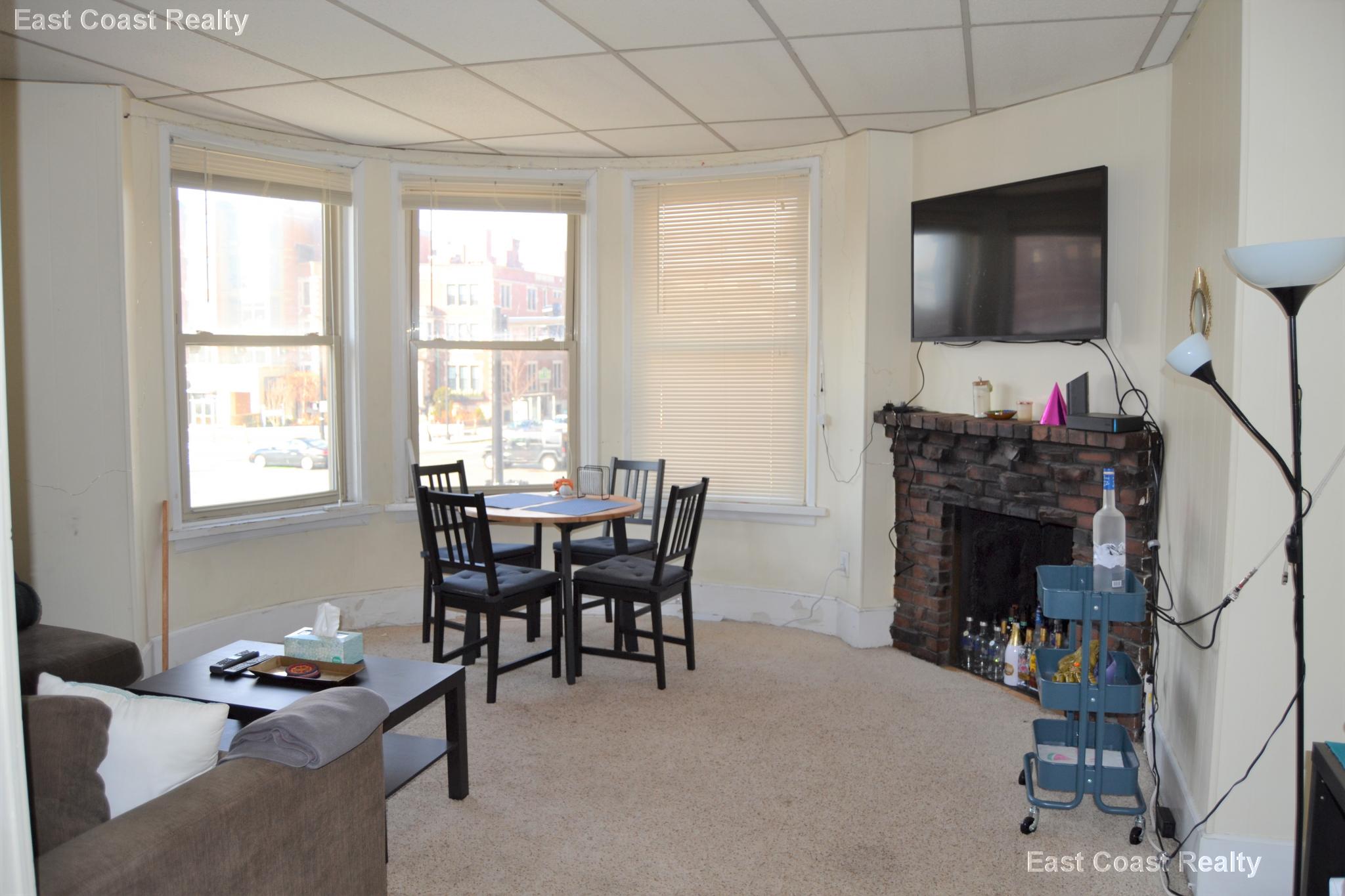 879 Beacon St, Fenway