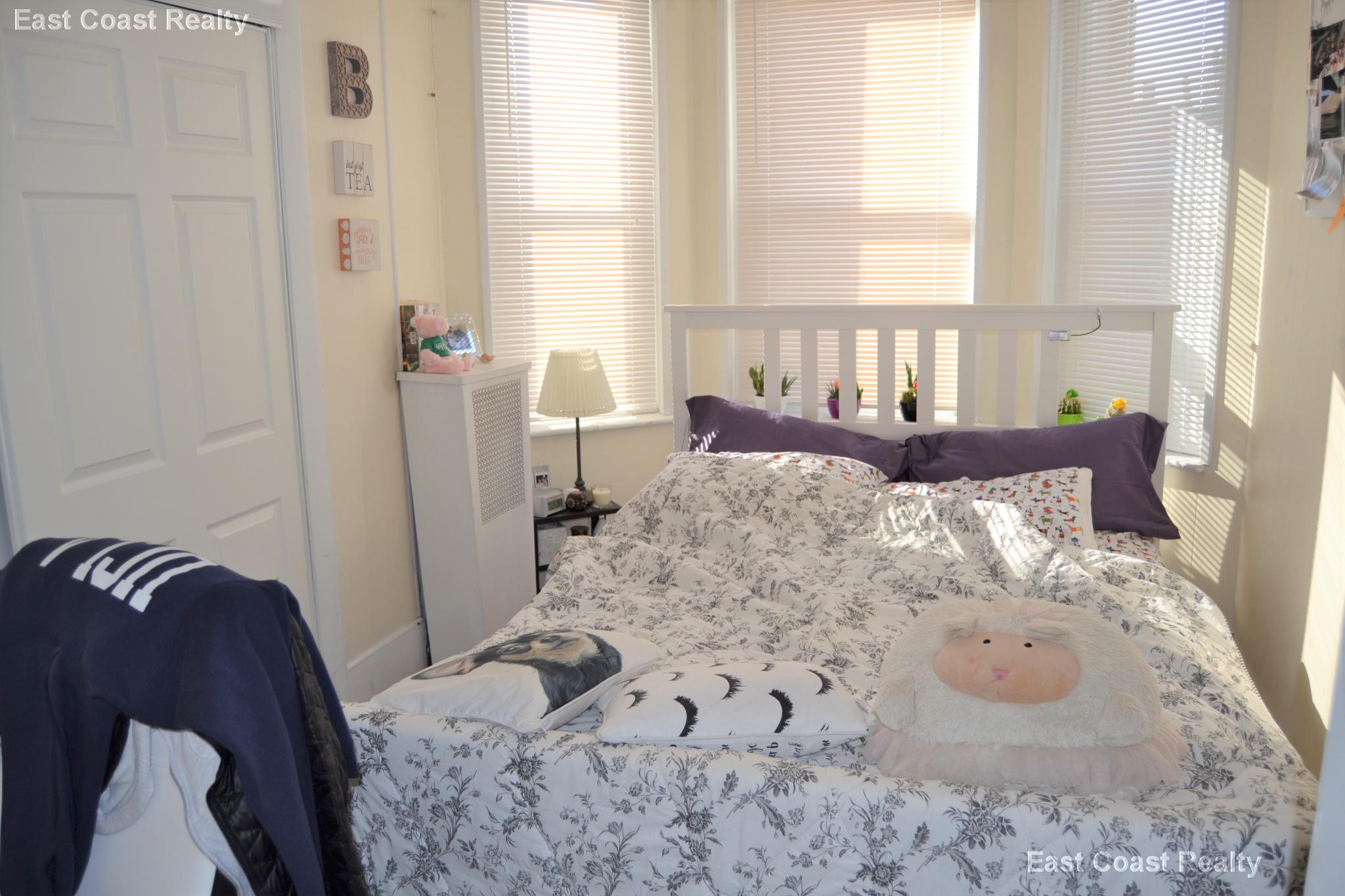 879 Beacon St, Fenway