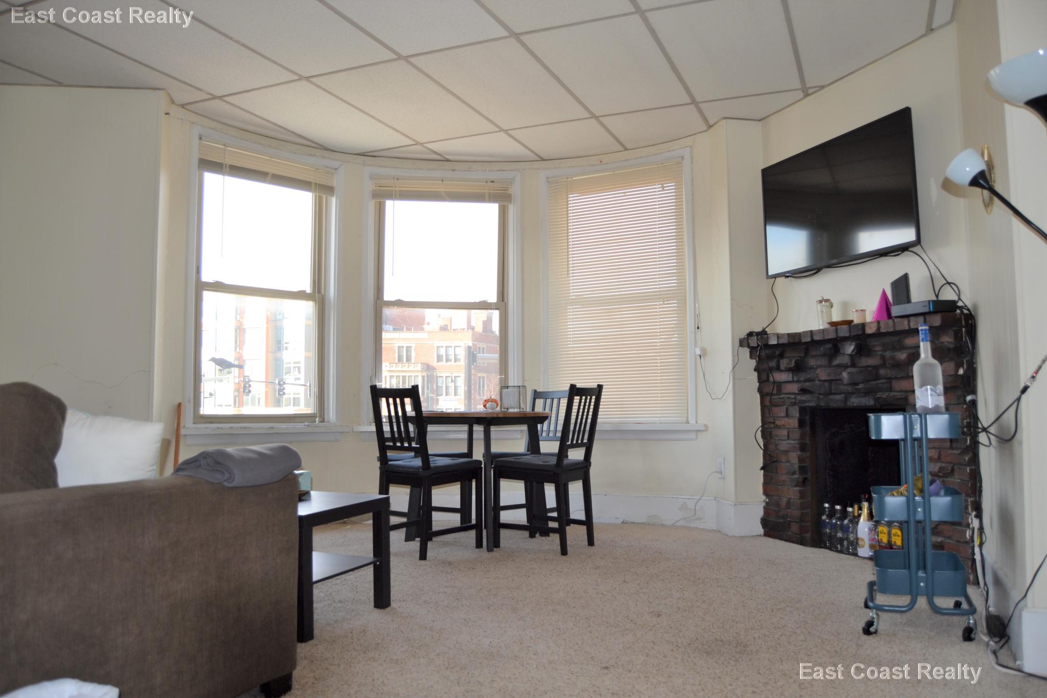 879 Beacon St, Fenway