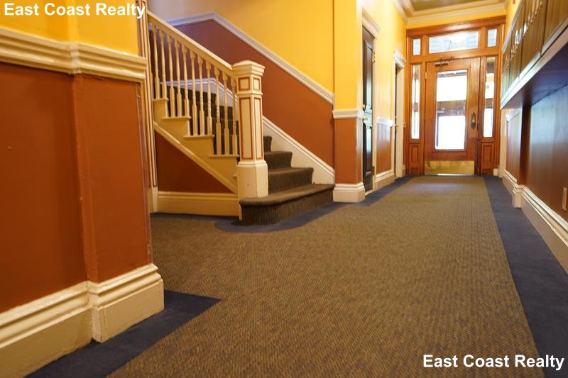 100 Queensberry St, Fenway