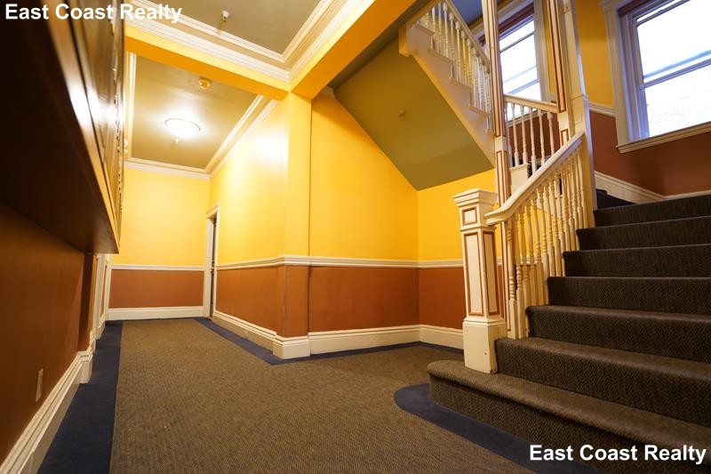 100 Queensberry St, Fenway