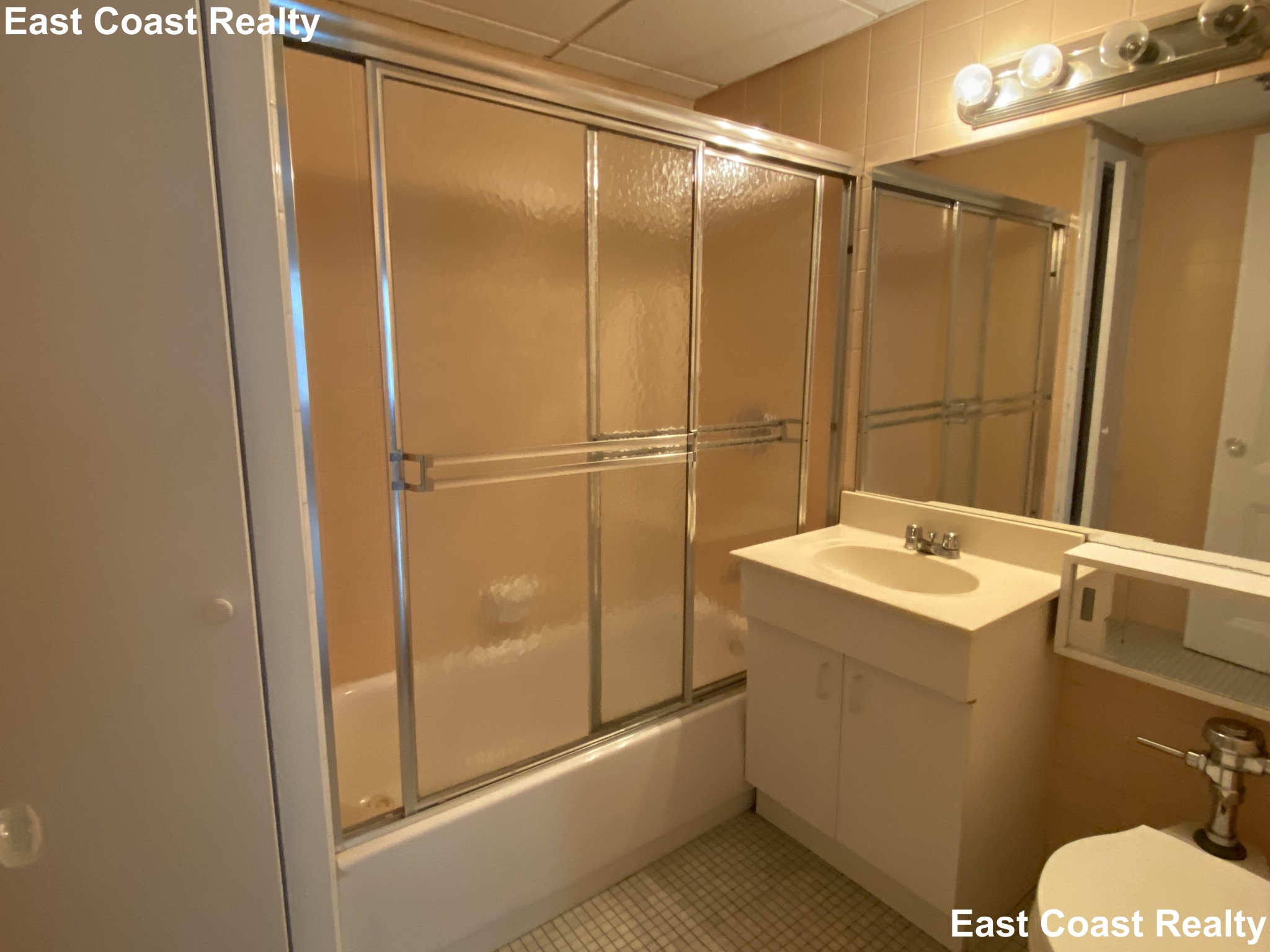 62 Boylston St, Midtown