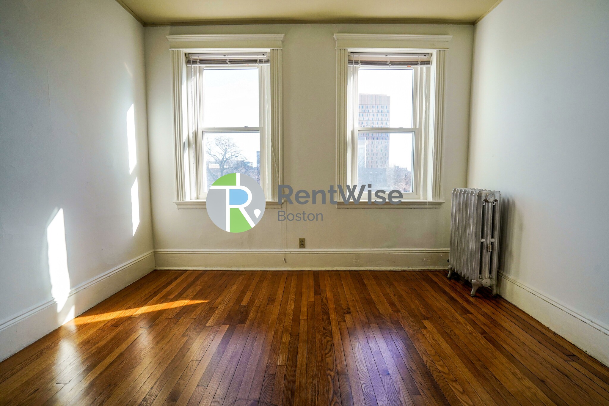 14 Palace Rd, Fenway