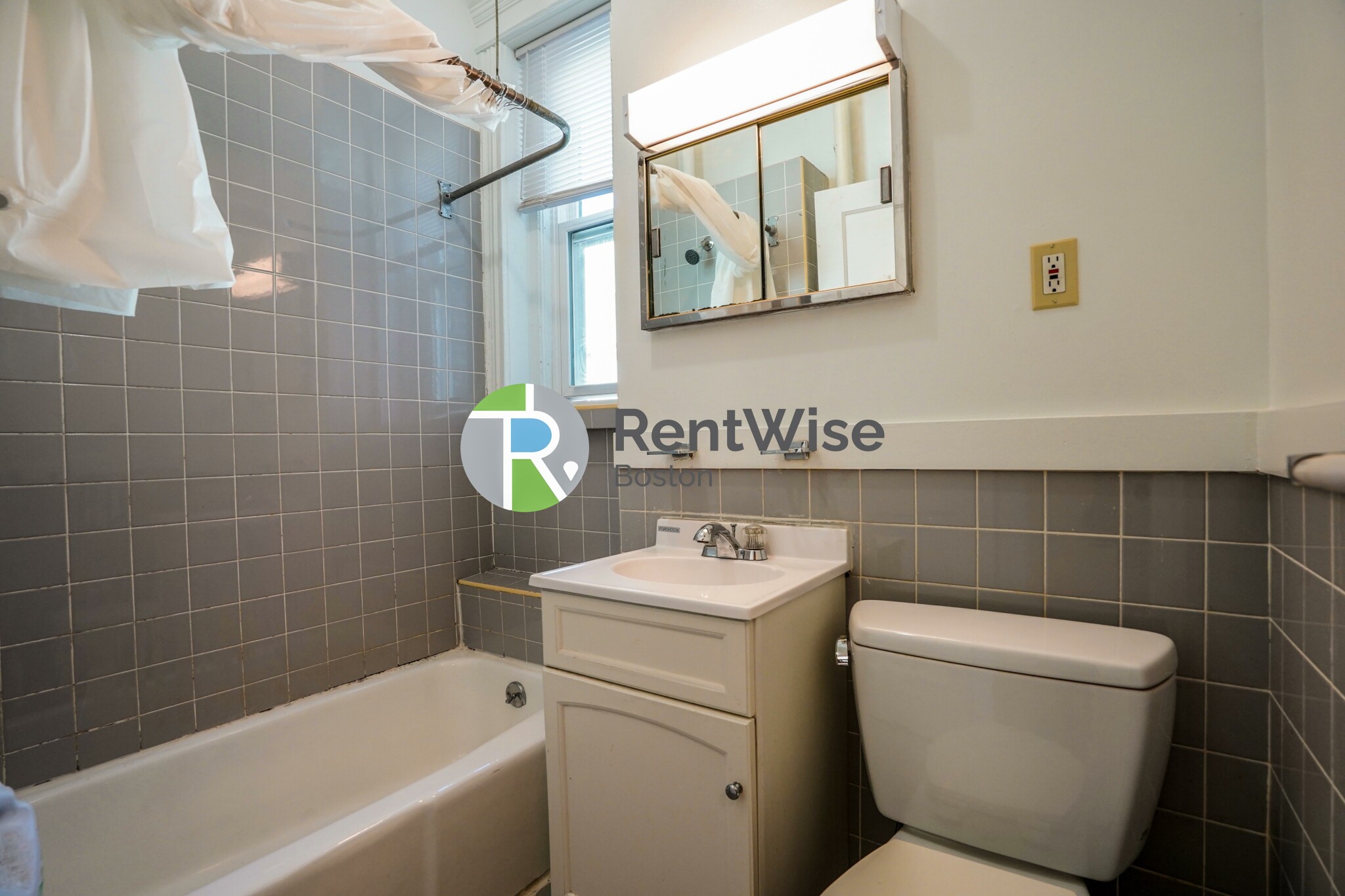 14 Palace Rd, Fenway