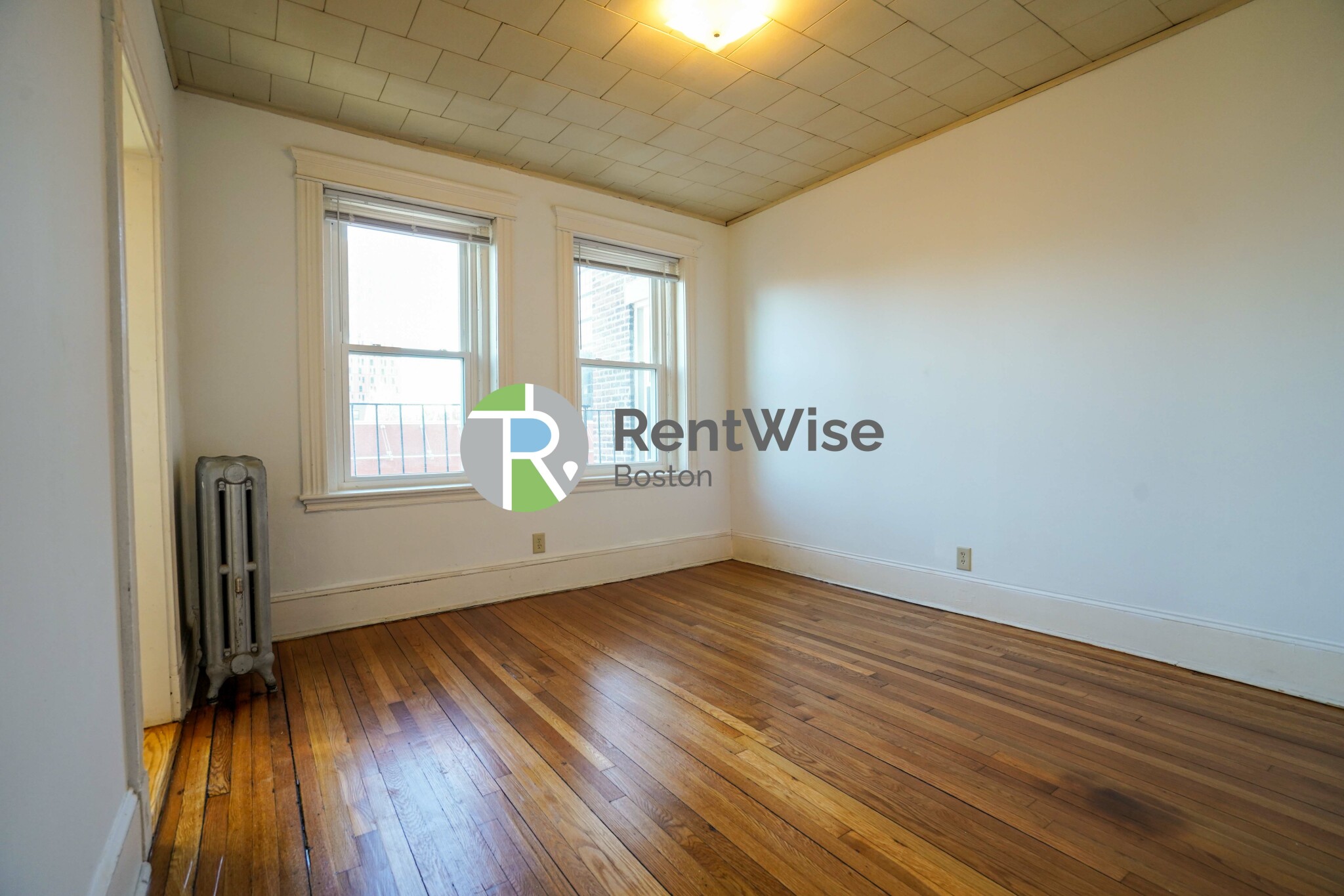 14 Palace Rd, Longwood