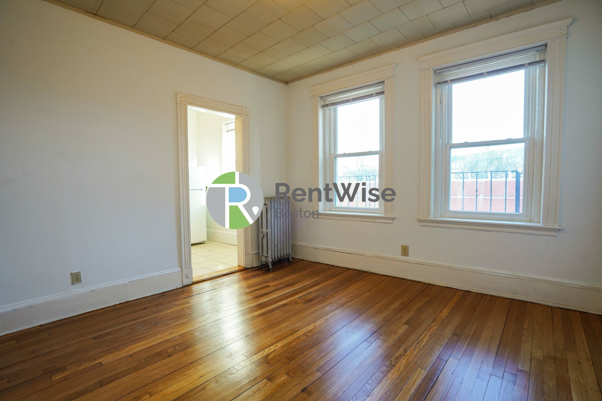 14 Palace Rd, Longwood