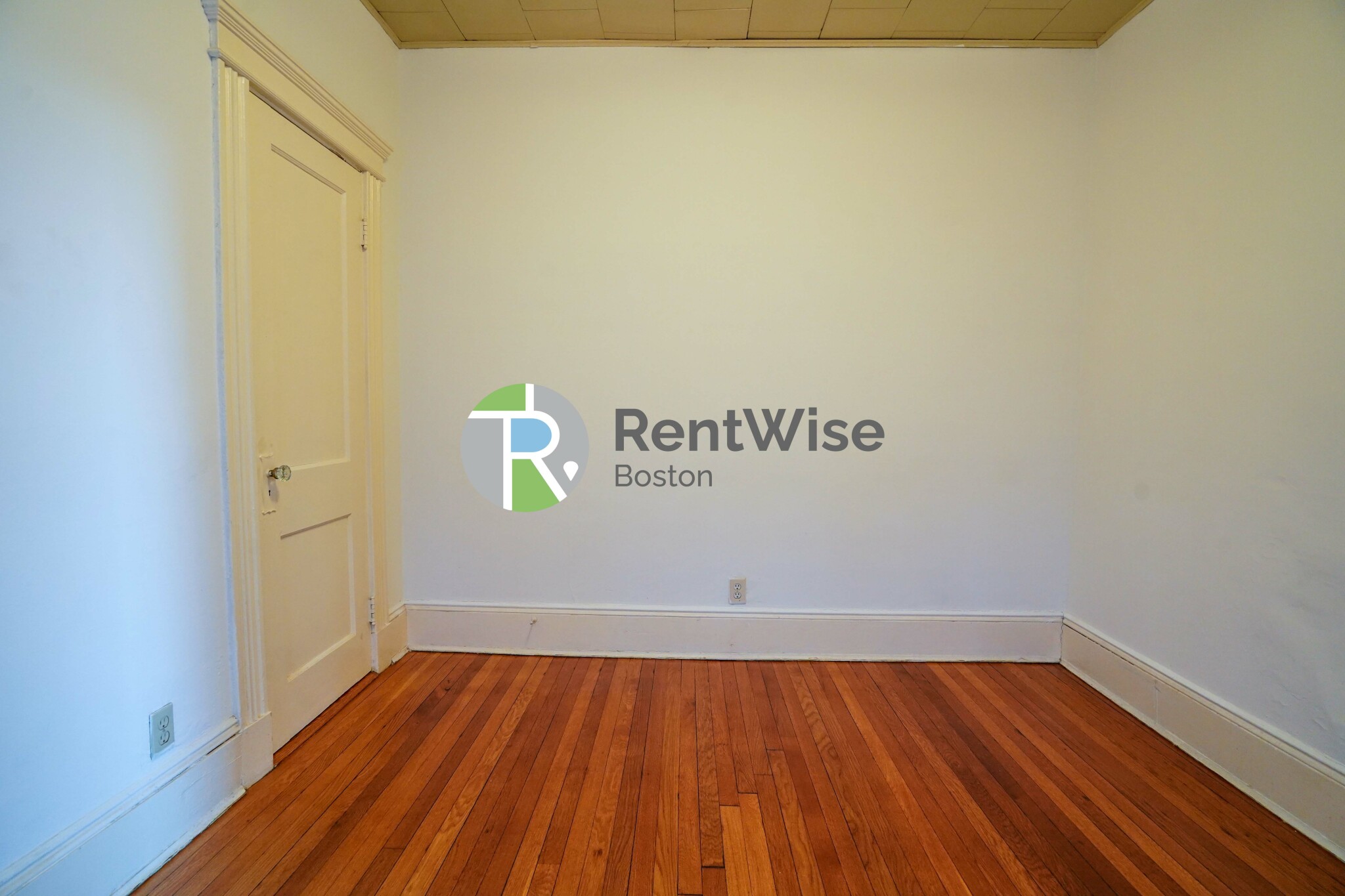 14 Palace Rd, Longwood