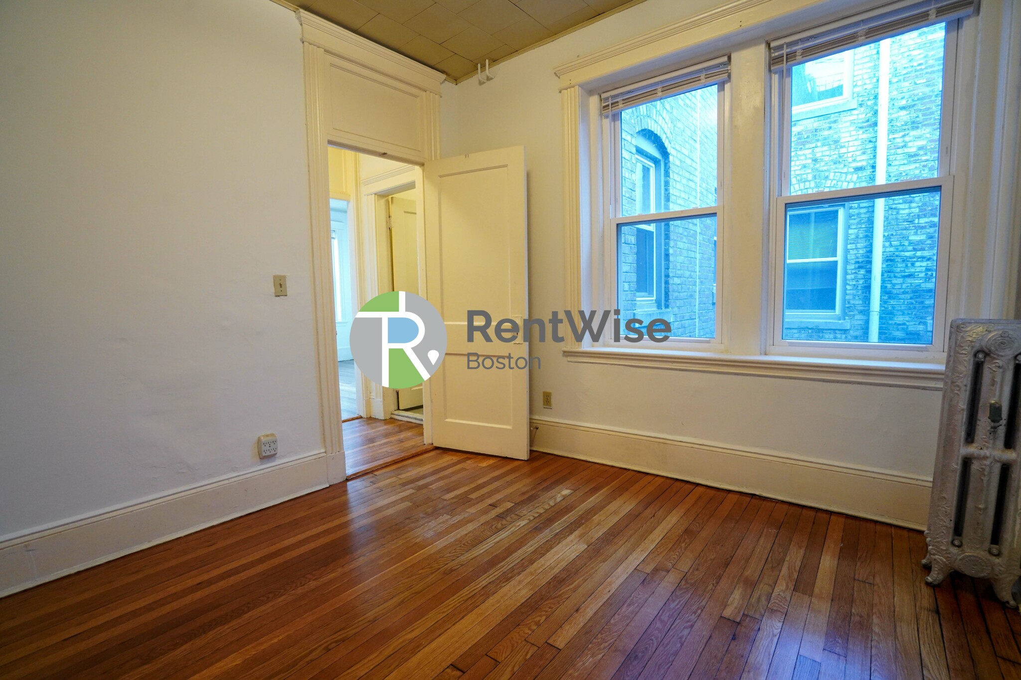 14 Palace Rd, Longwood