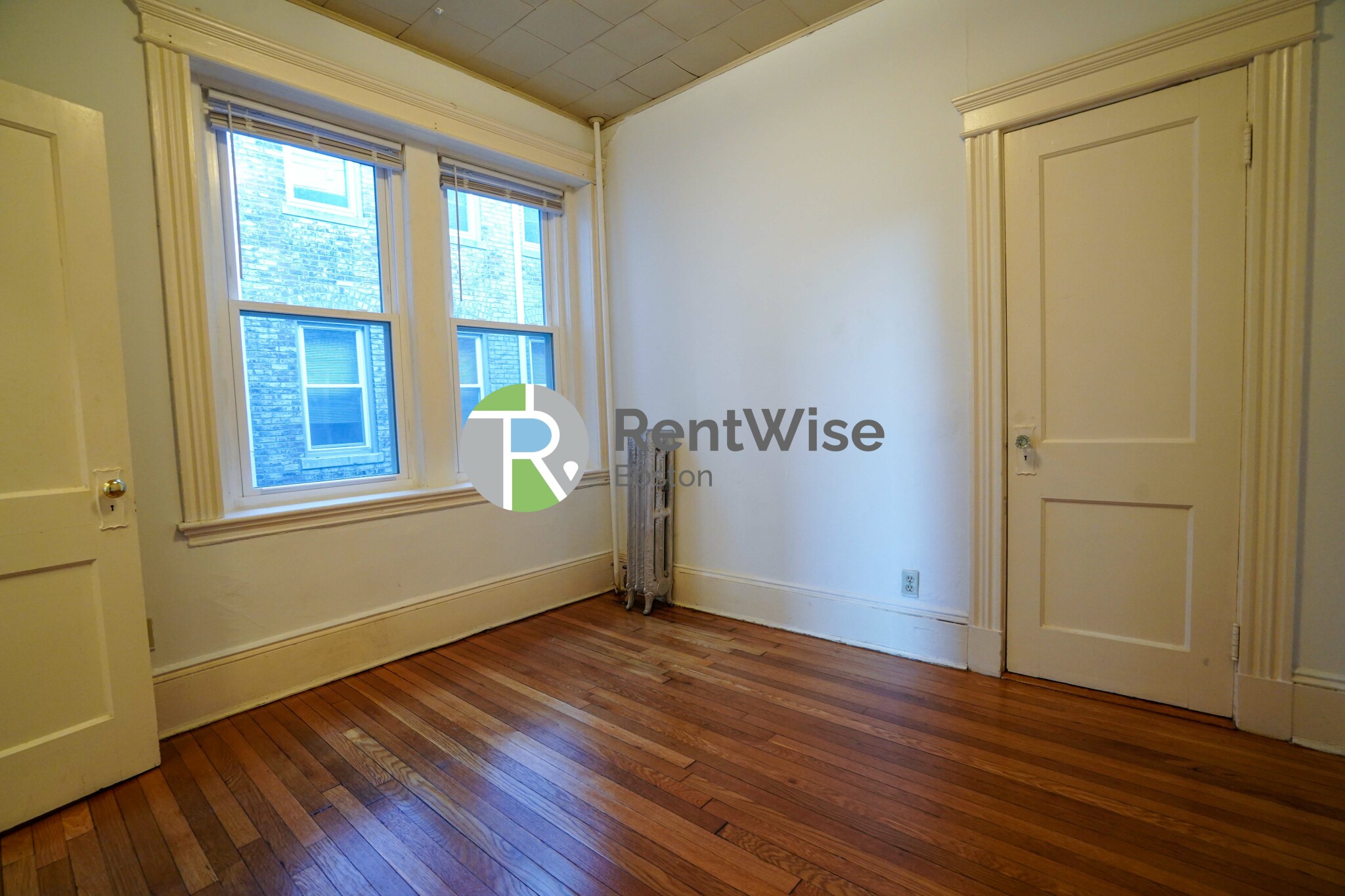 14 Palace Rd, Longwood