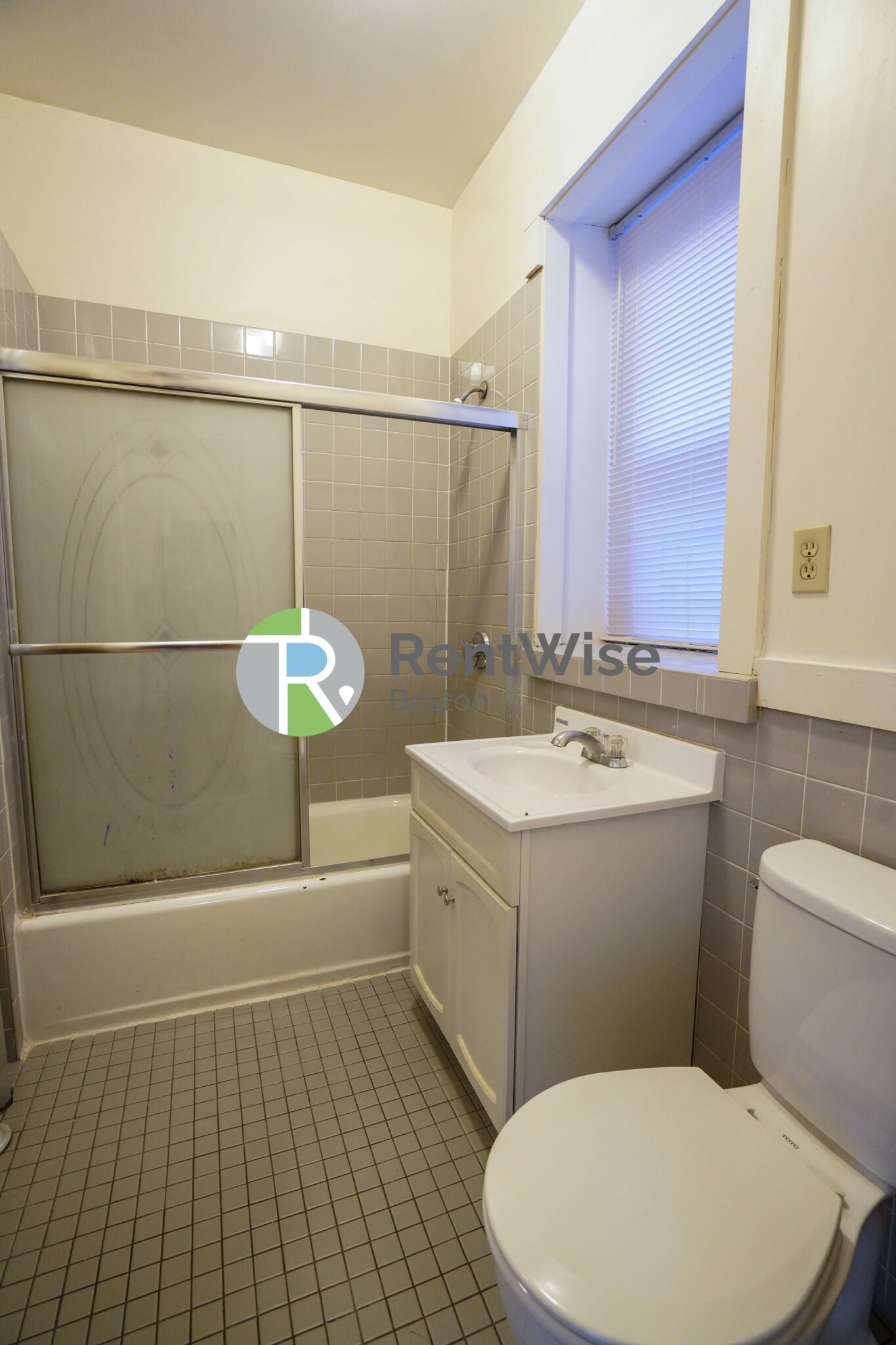 14 Palace Rd, Longwood