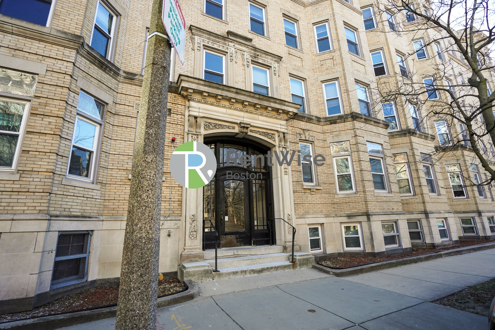 14 Palace Rd, Fenway