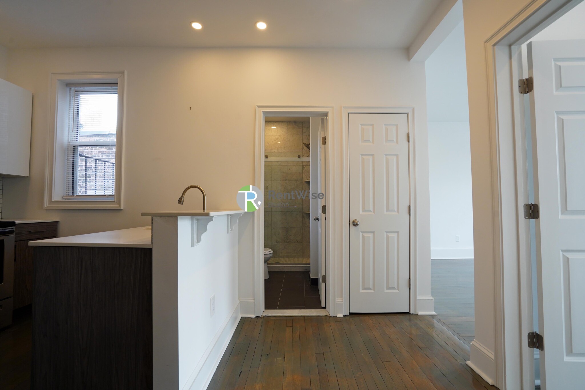 124 Peterborough St, Fenway