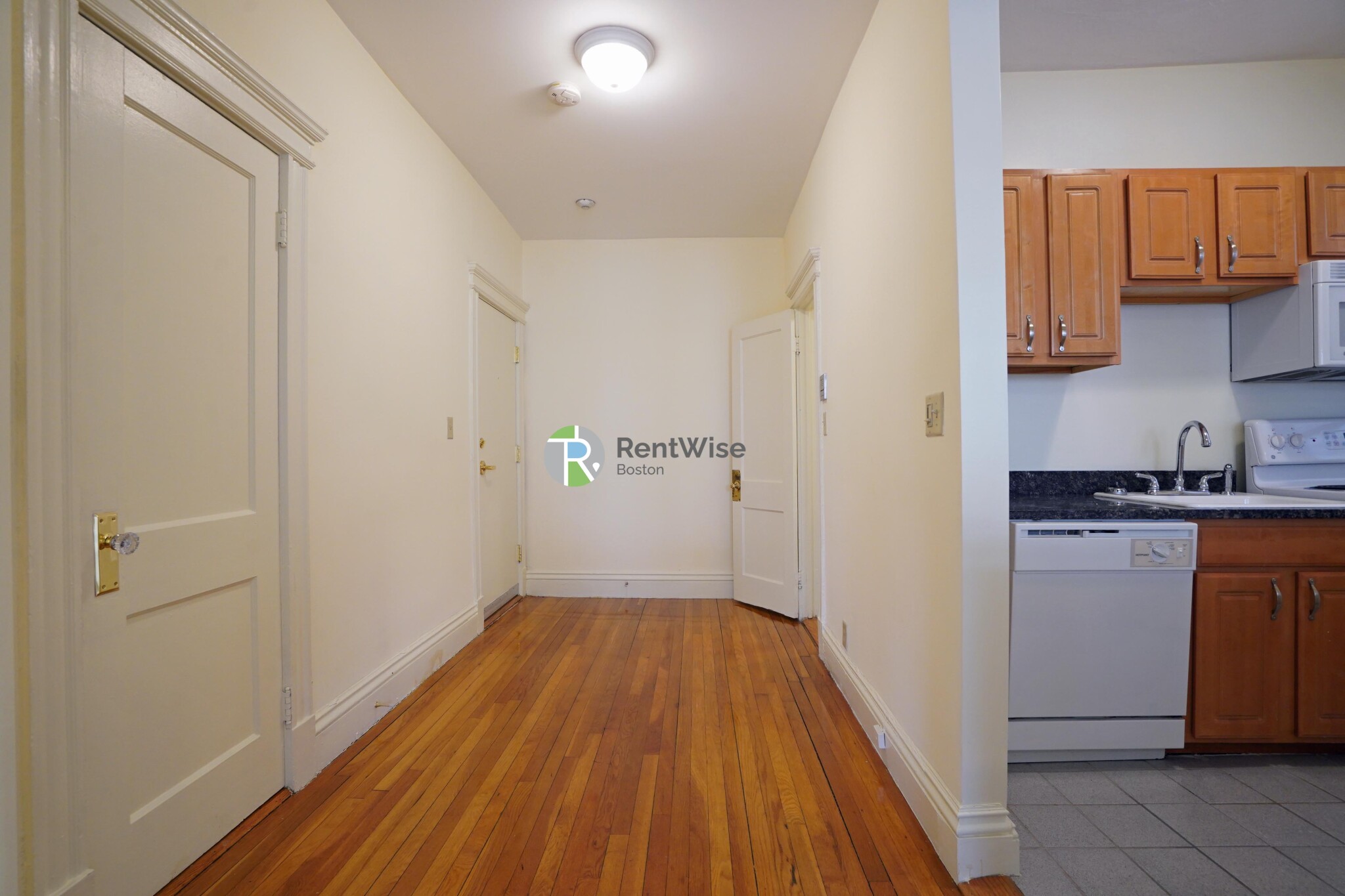 104 Queensberry St, Fenway