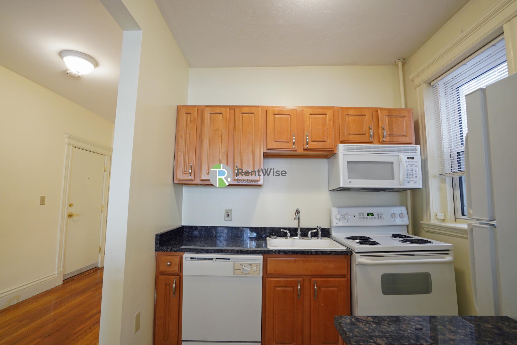 104 Queensberry St, Fenway