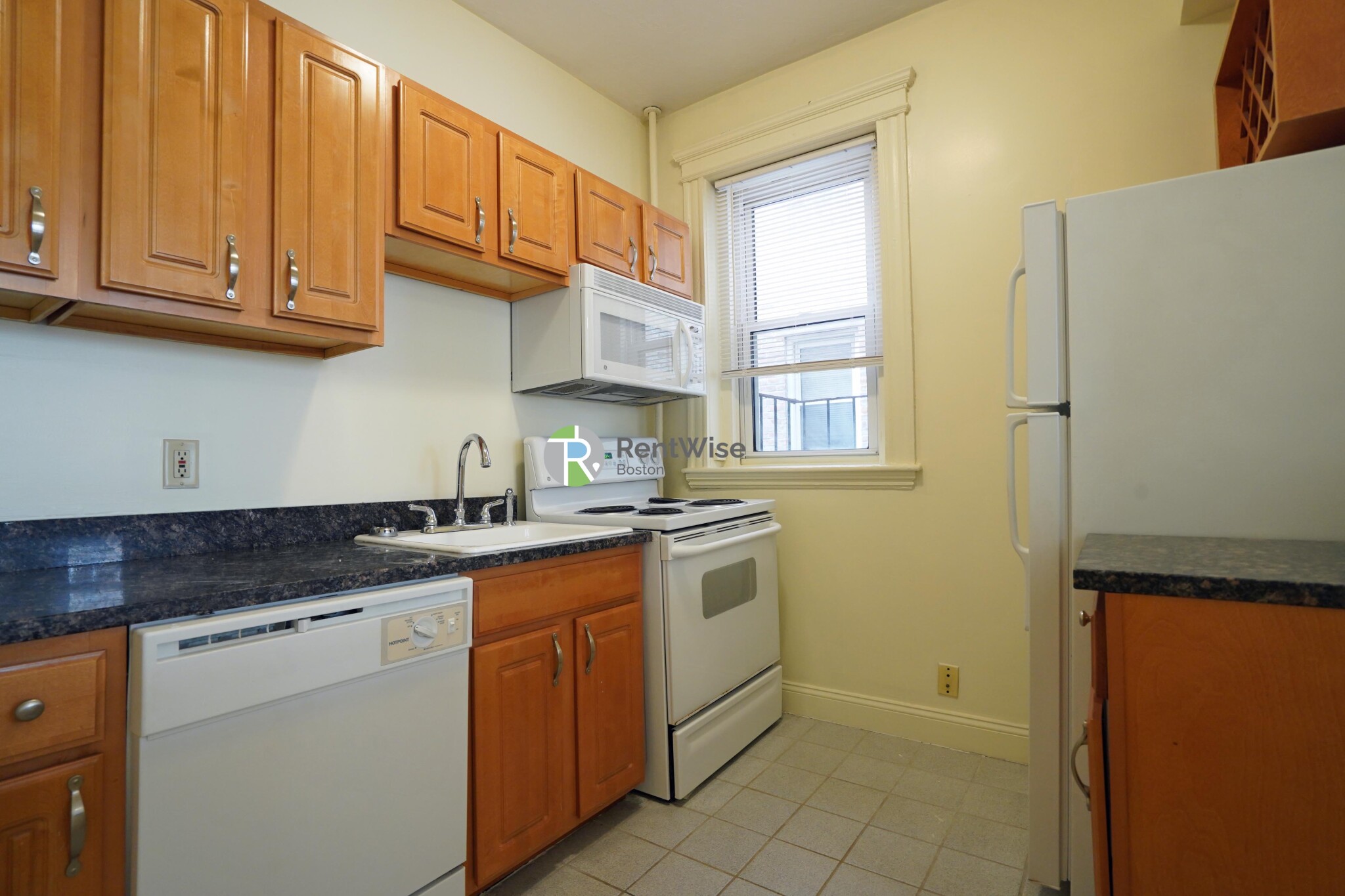 104 Queensberry St, Fenway