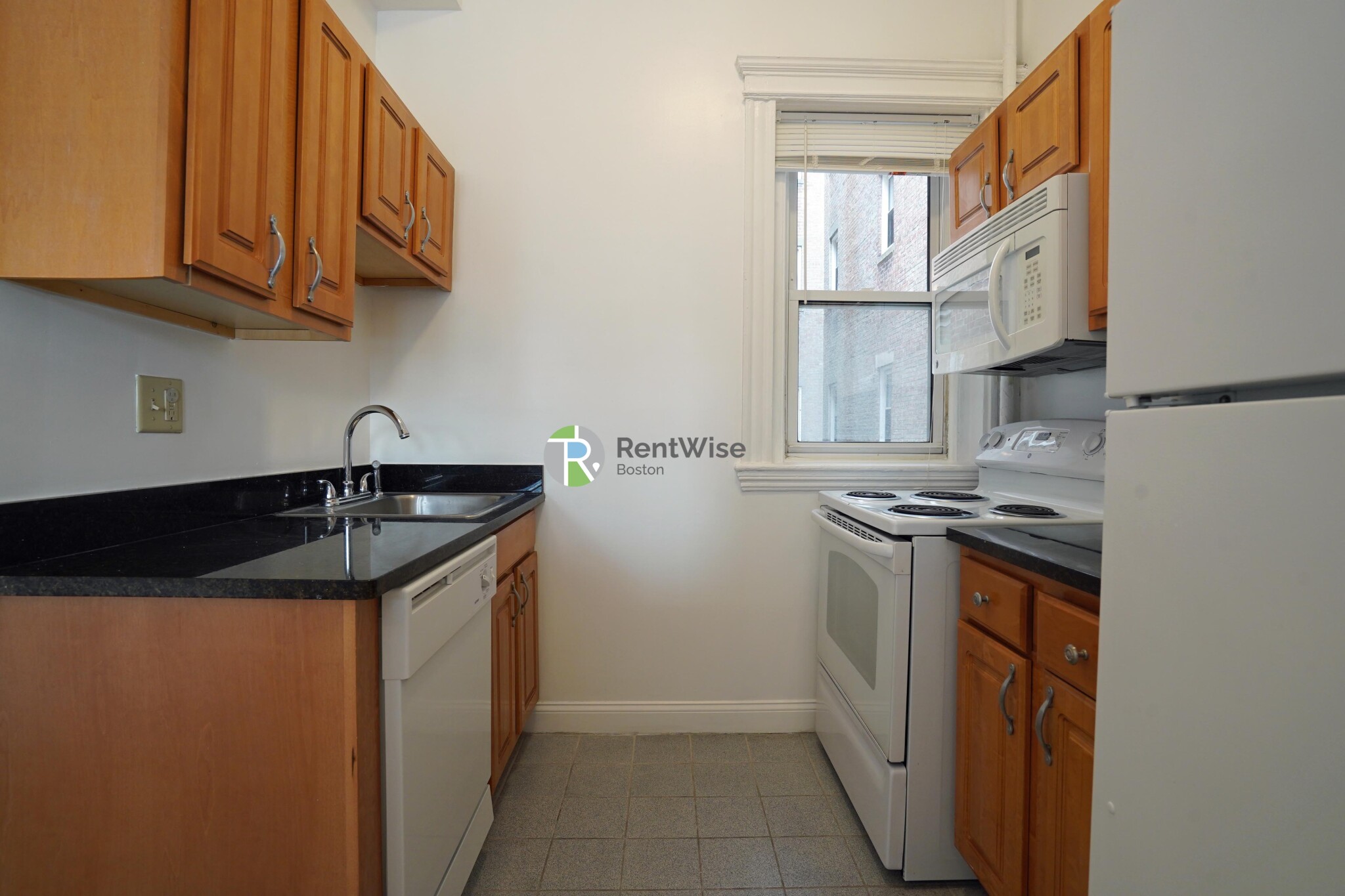 100 Queensberry St, Fenway