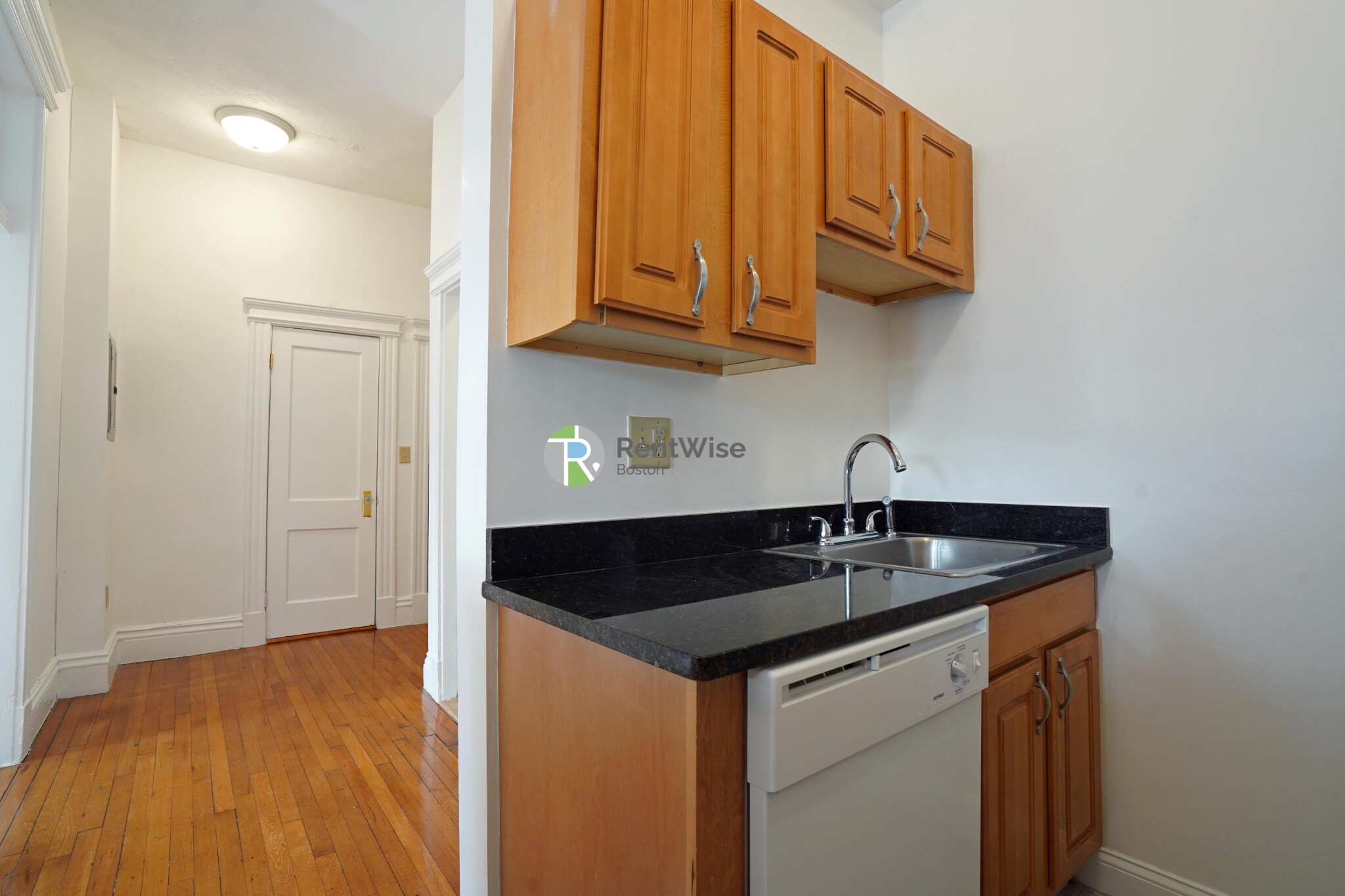 100 Queensberry St, Fenway