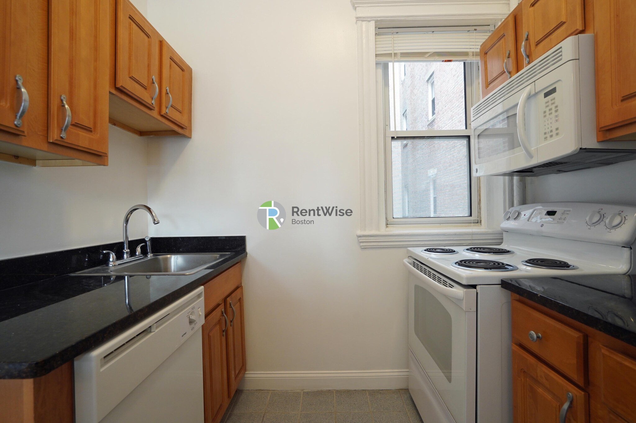 100 Queensberry St, Fenway