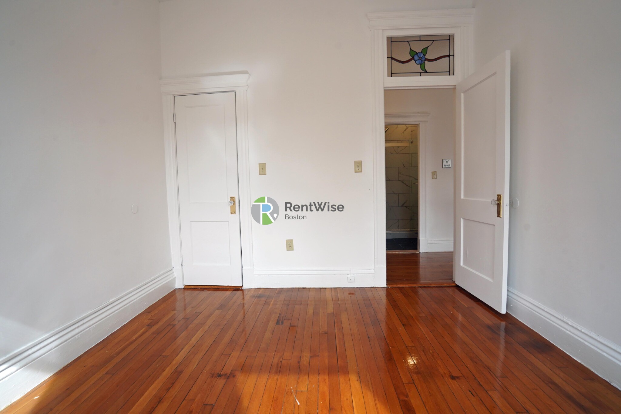 100 Queensberry St, Fenway