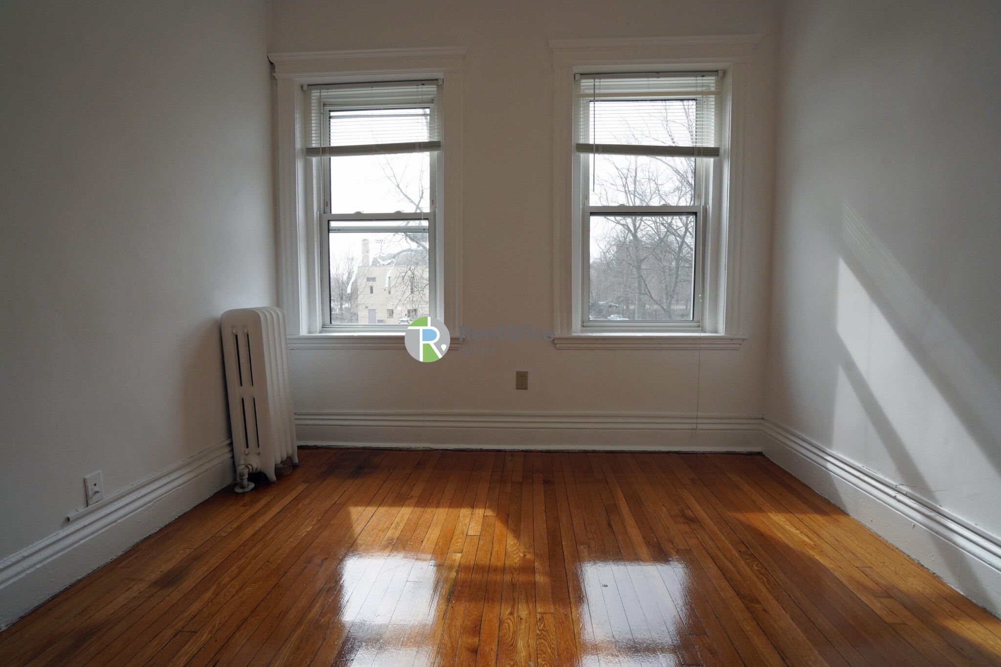 100 Queensberry St, Fenway