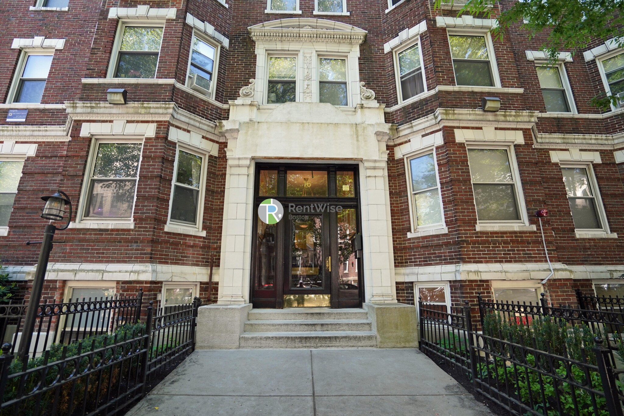 16 Queensberry St, Fenway