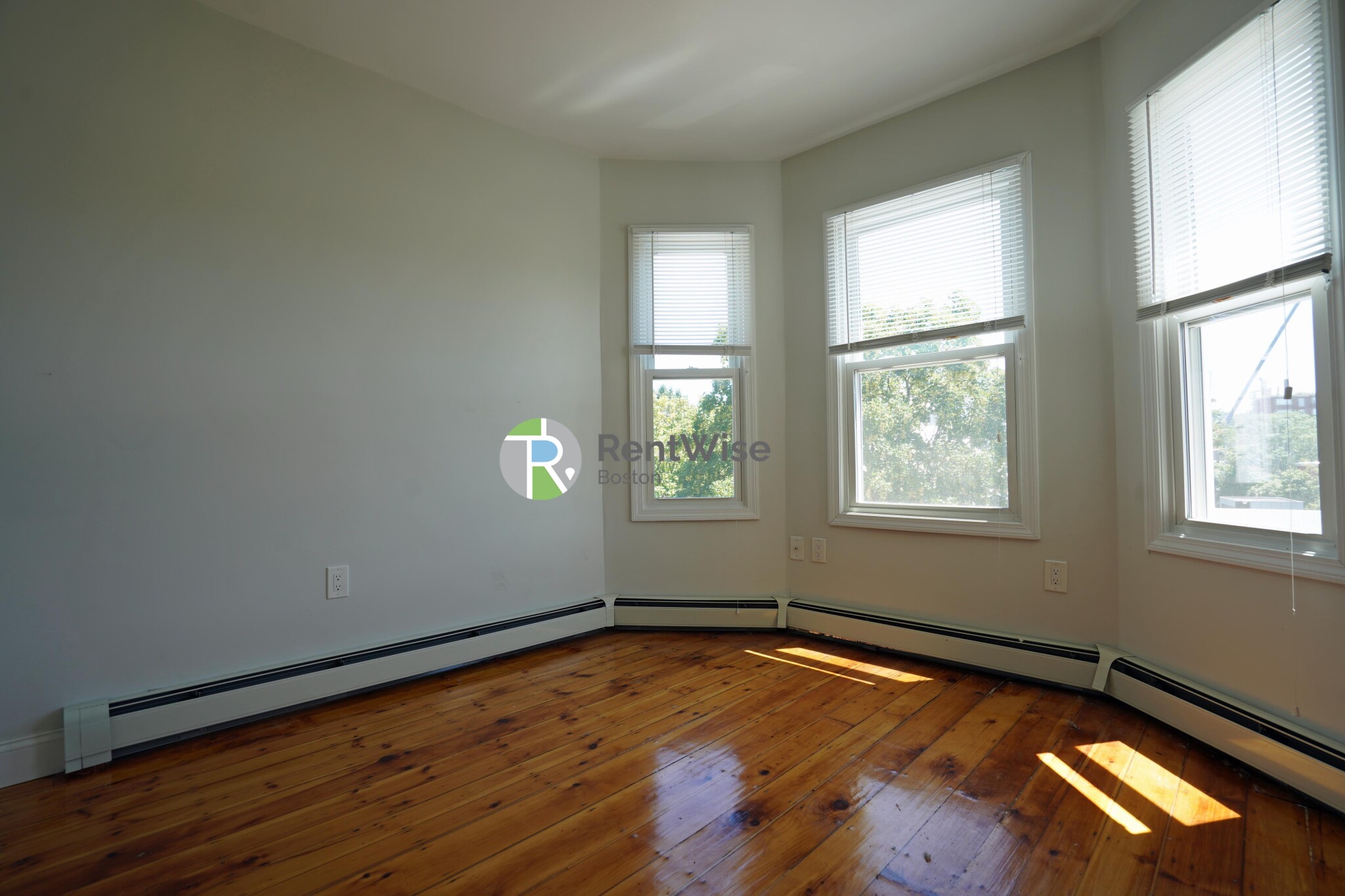 417 Cardinal Medeiros Ave, Wellington-Harrington