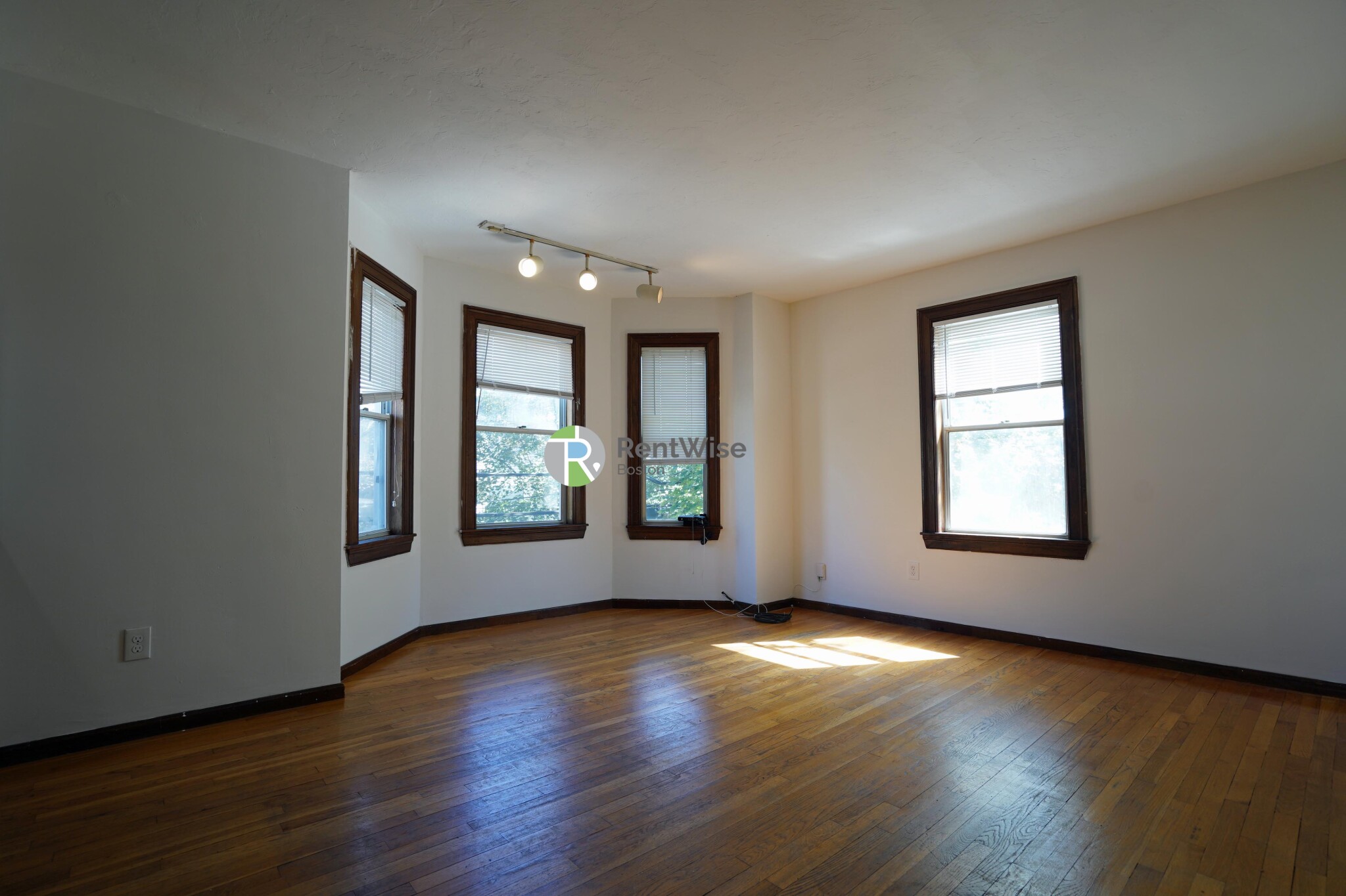 87 Sheridan St, Jamaica Plain