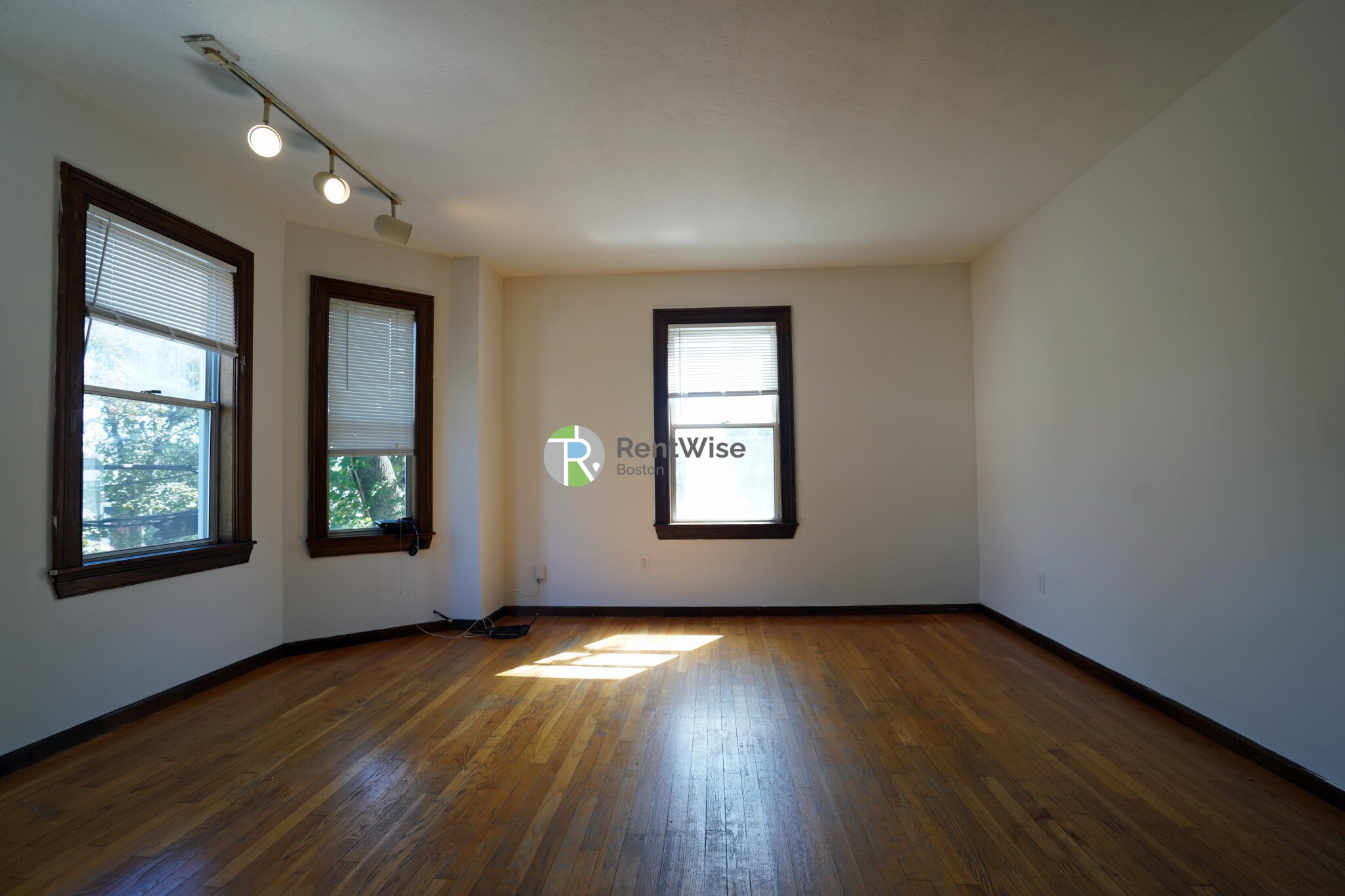 87 Sheridan St, Jamaica Plain