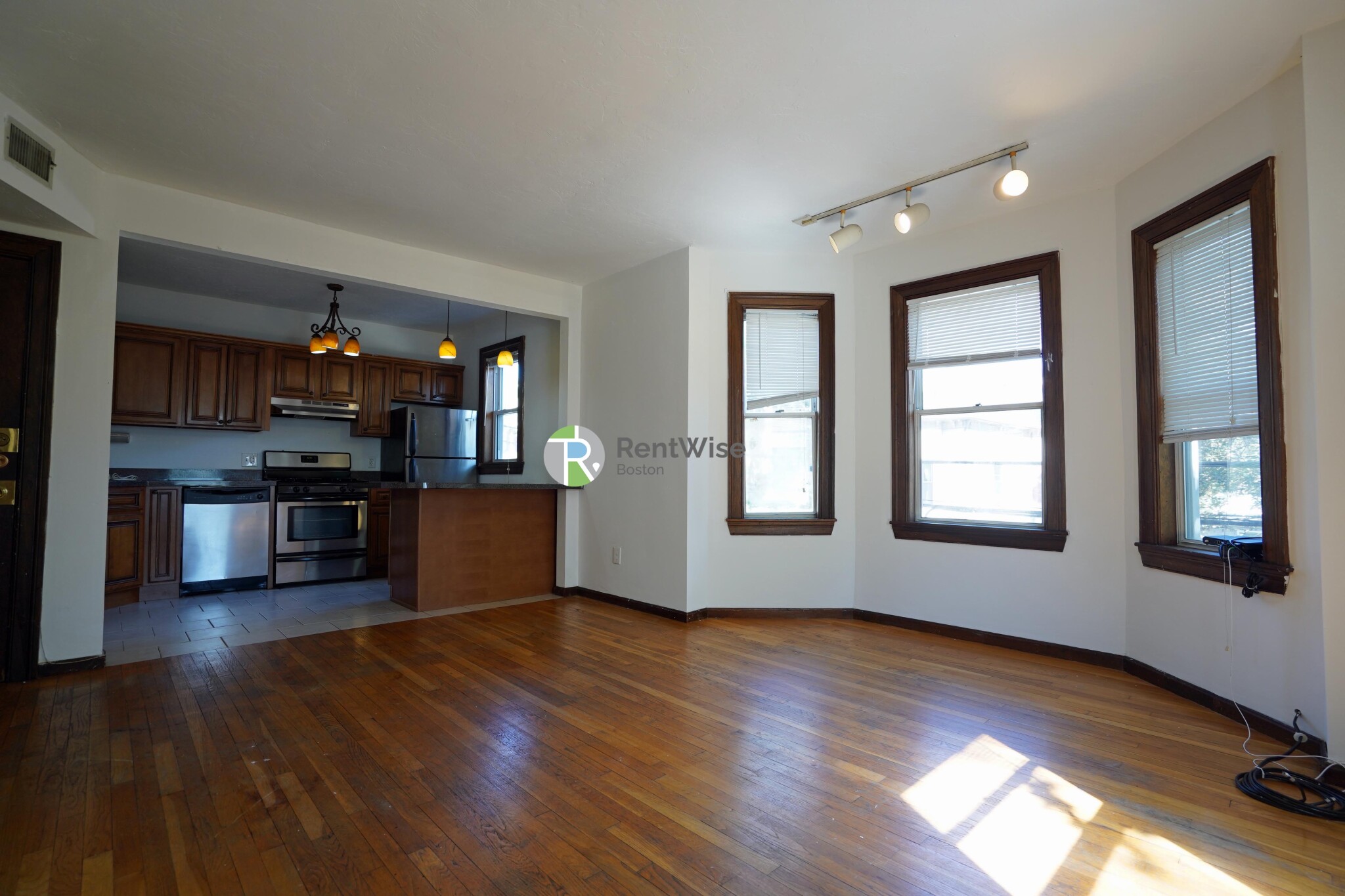 87 Sheridan St, Jamaica Plain