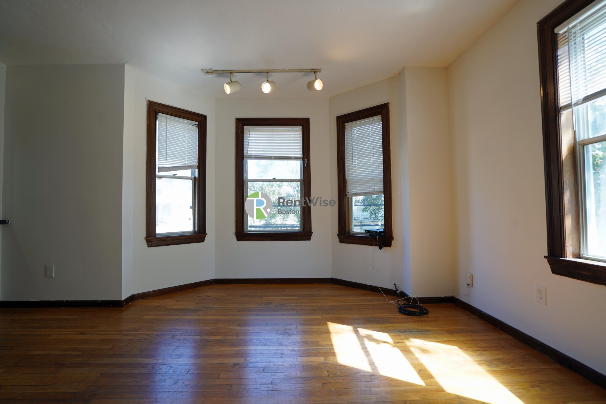 87 Sheridan St, Jamaica Plain