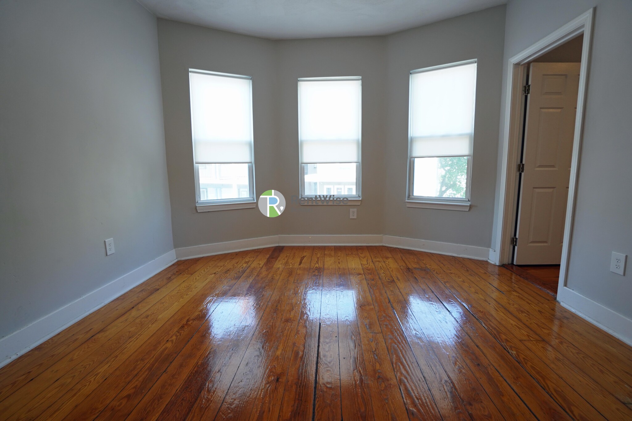 105 Sydney, Dorchester