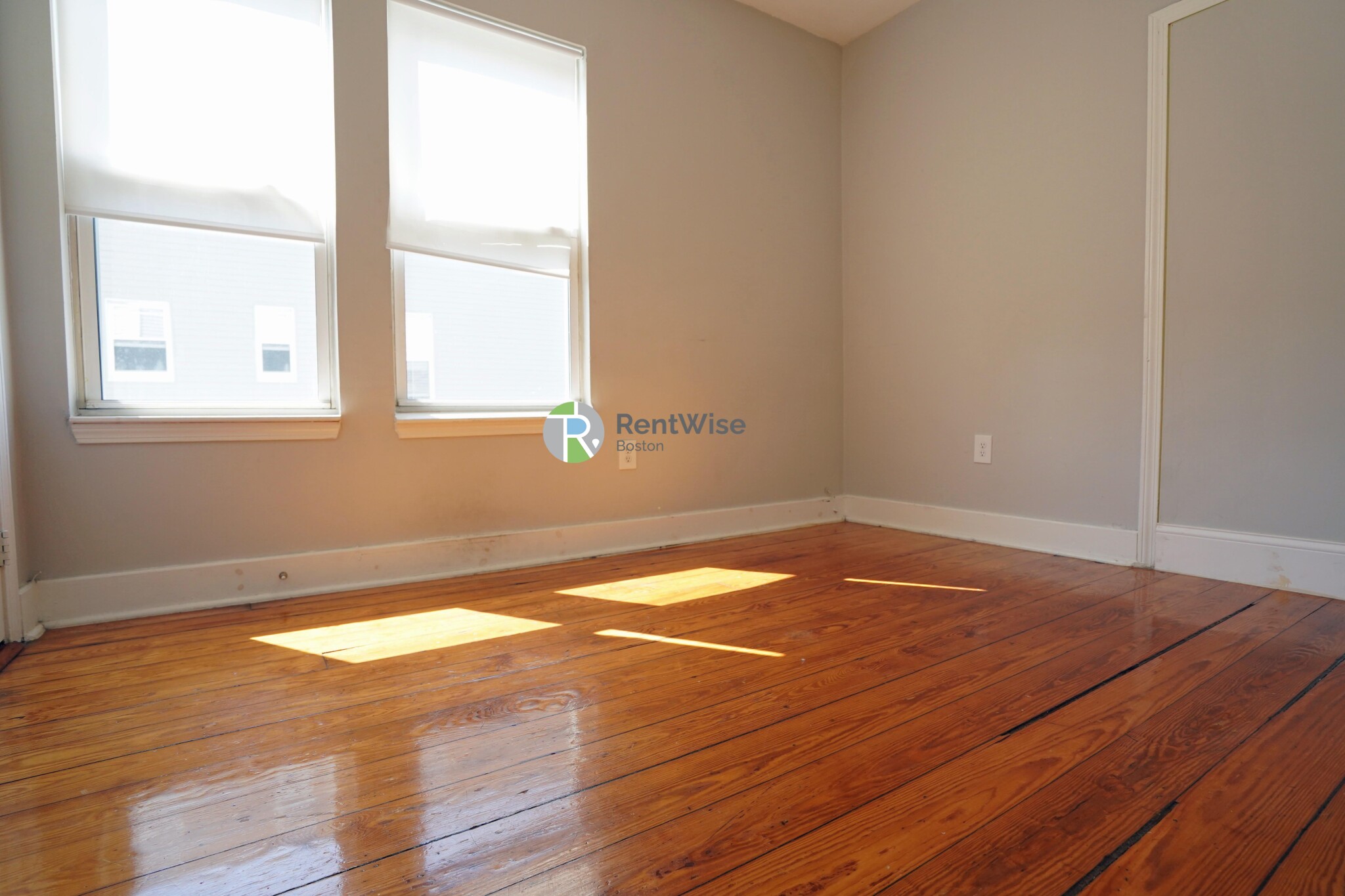 105 Sydney, Dorchester