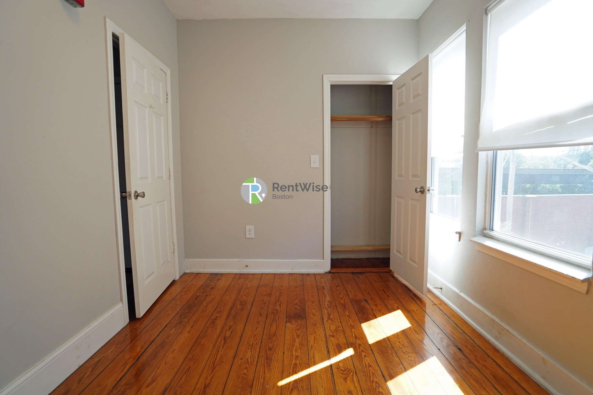 105 Sydney, Dorchester