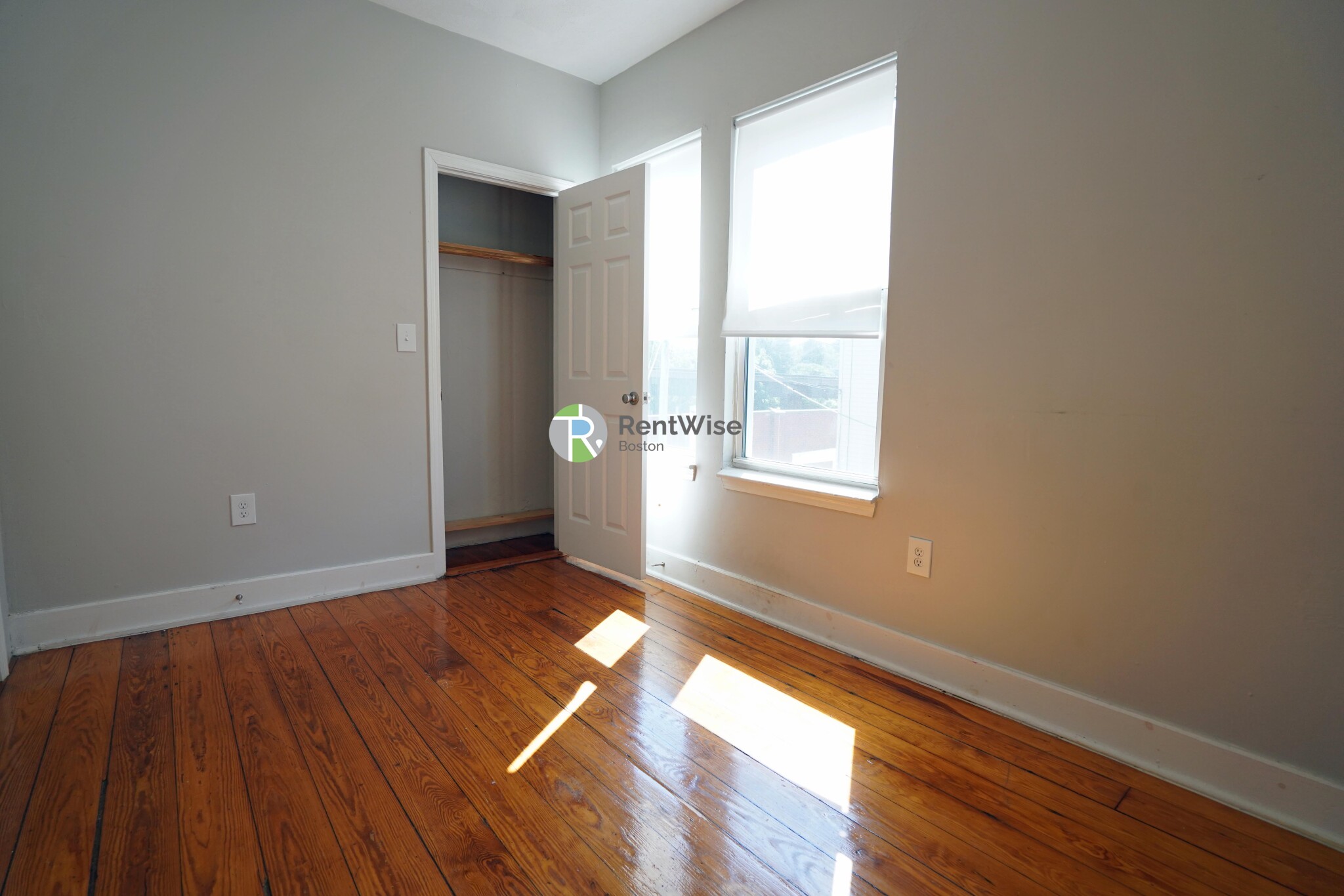 105 Sydney, Dorchester