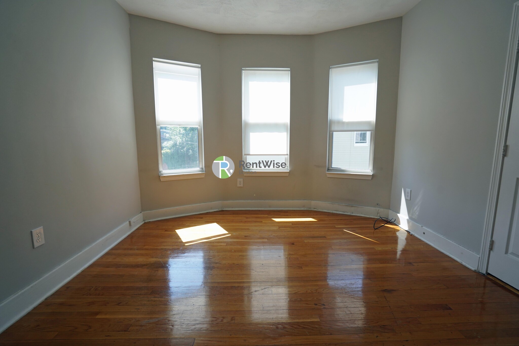 105 Sydney, Dorchester