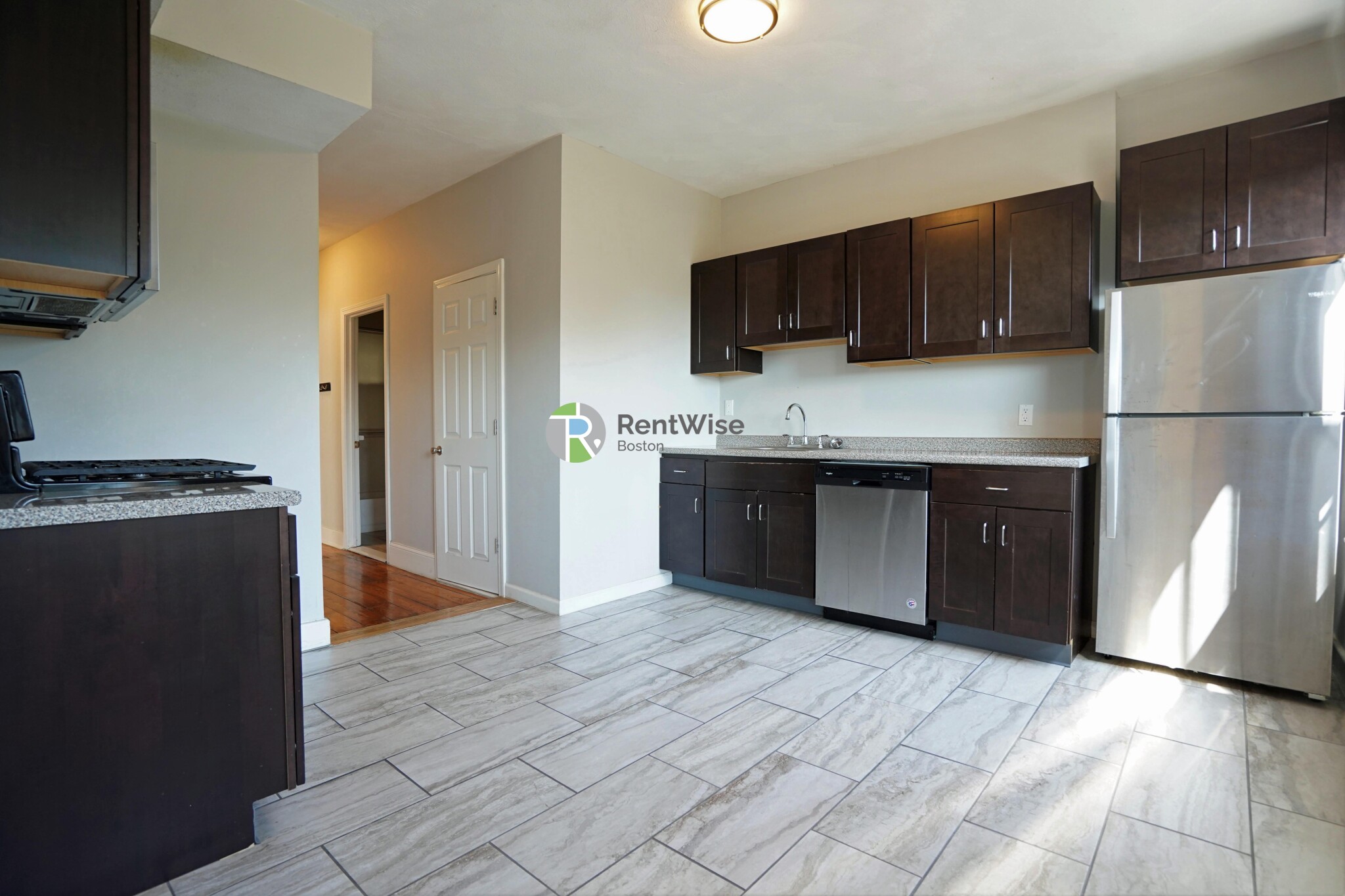 105 Sydney, Dorchester