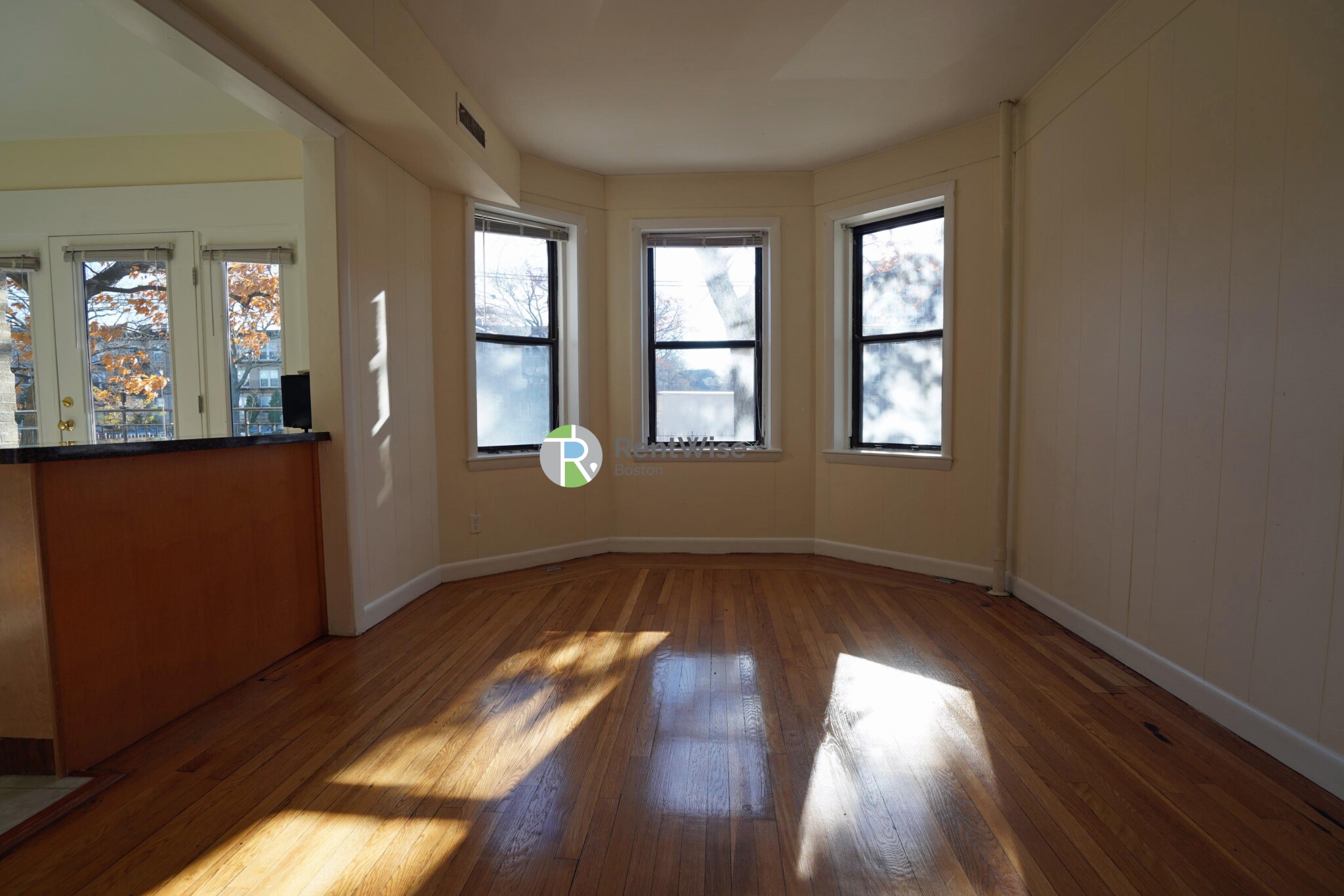 1137 Commonwealth Ave. - 3,300USD / month