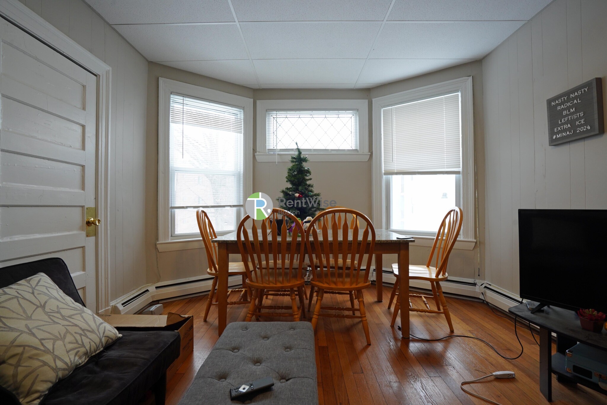 4 Ashford Ct, Allston