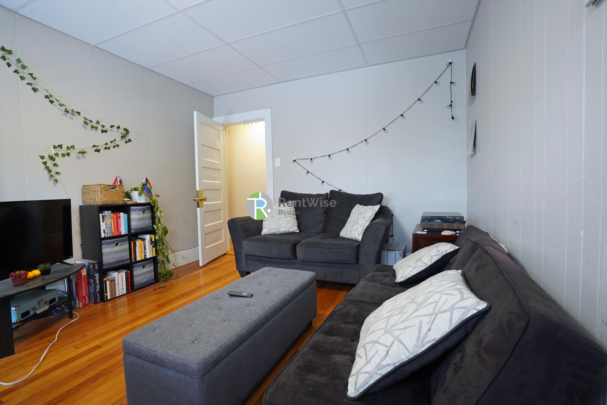 4 Ashford Ct, Allston