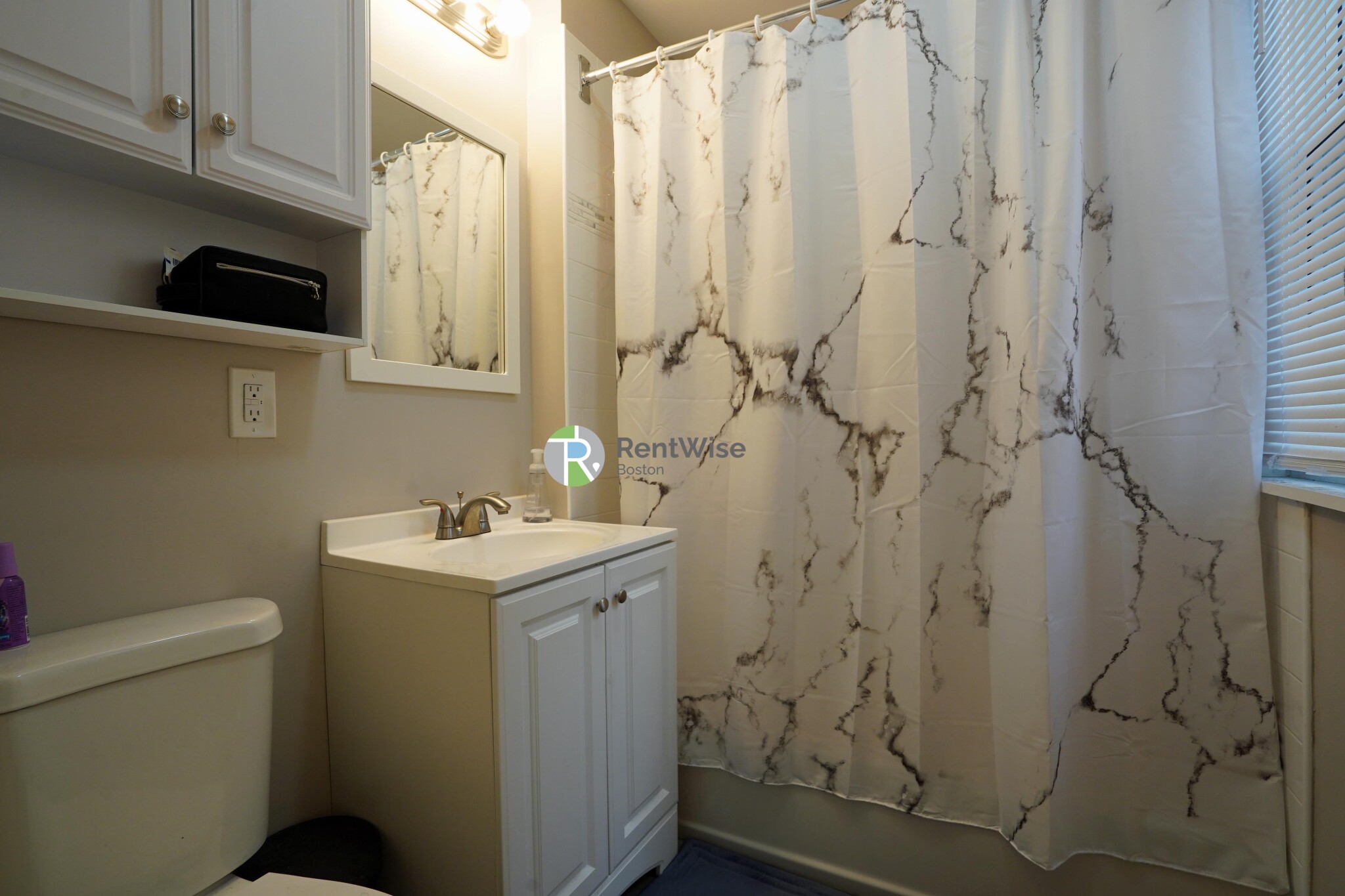 4 Ashford Ct, Allston