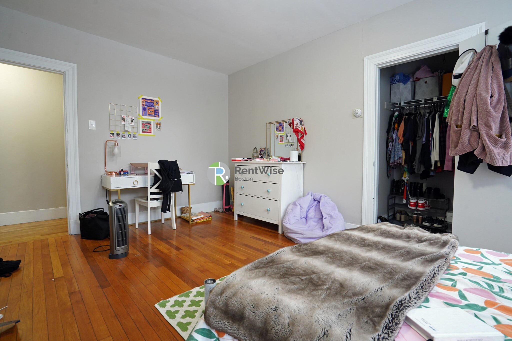 4 Ashford Ct, Allston