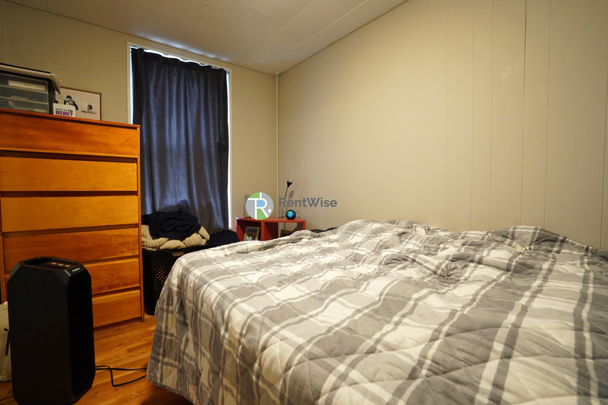 1055 Beacon St, Longwood