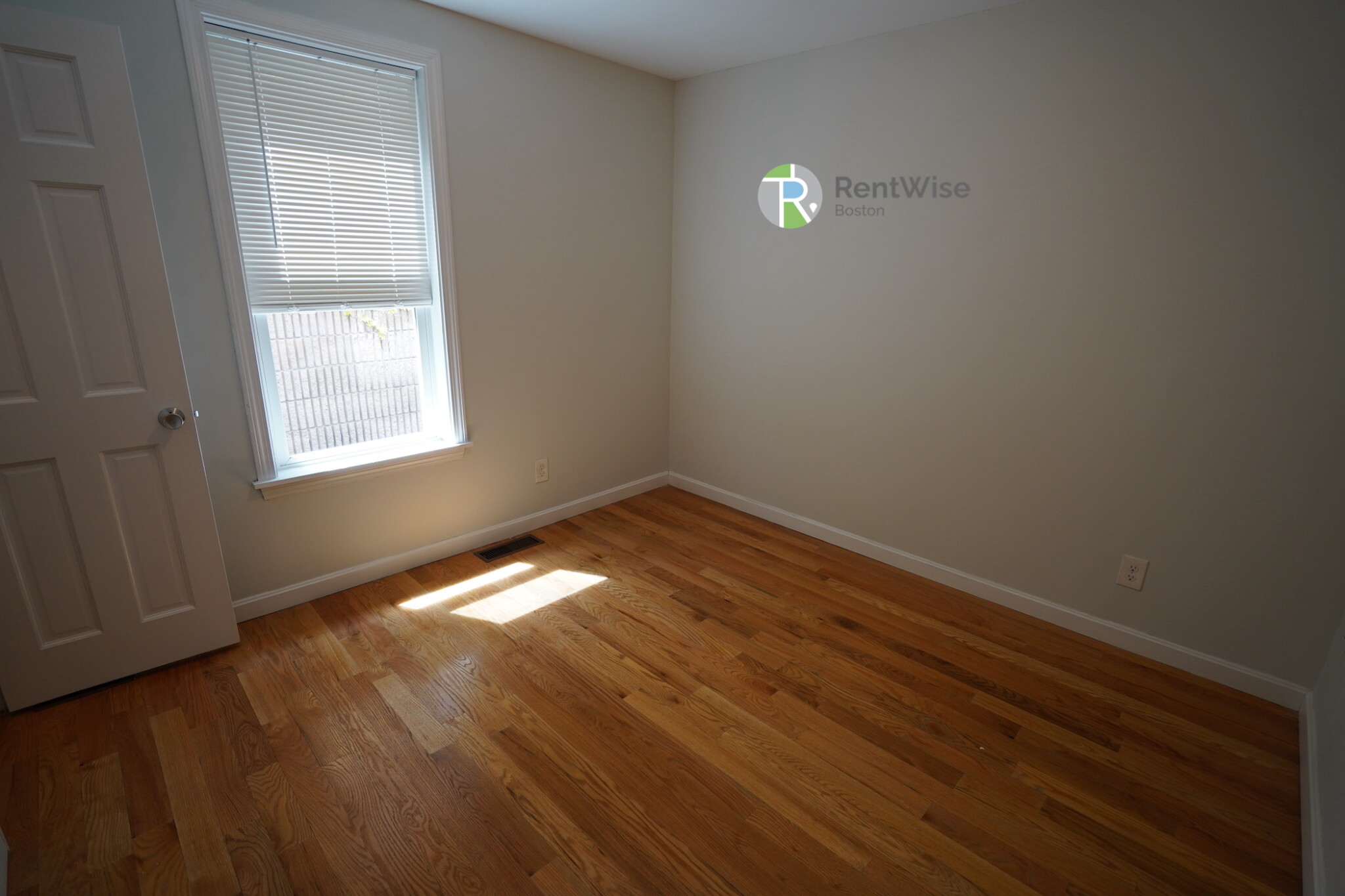 36 L St, South Boston