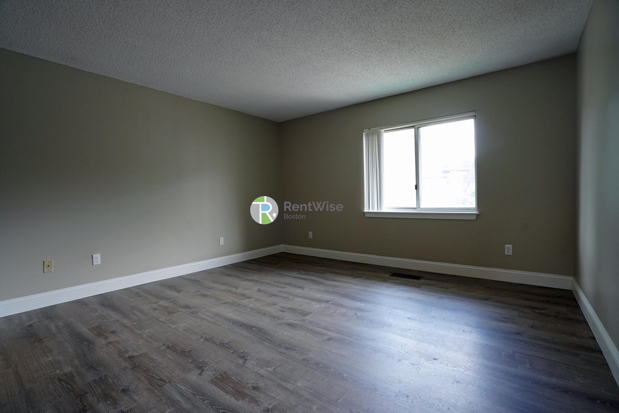 150 North Beacon St, Oak Square