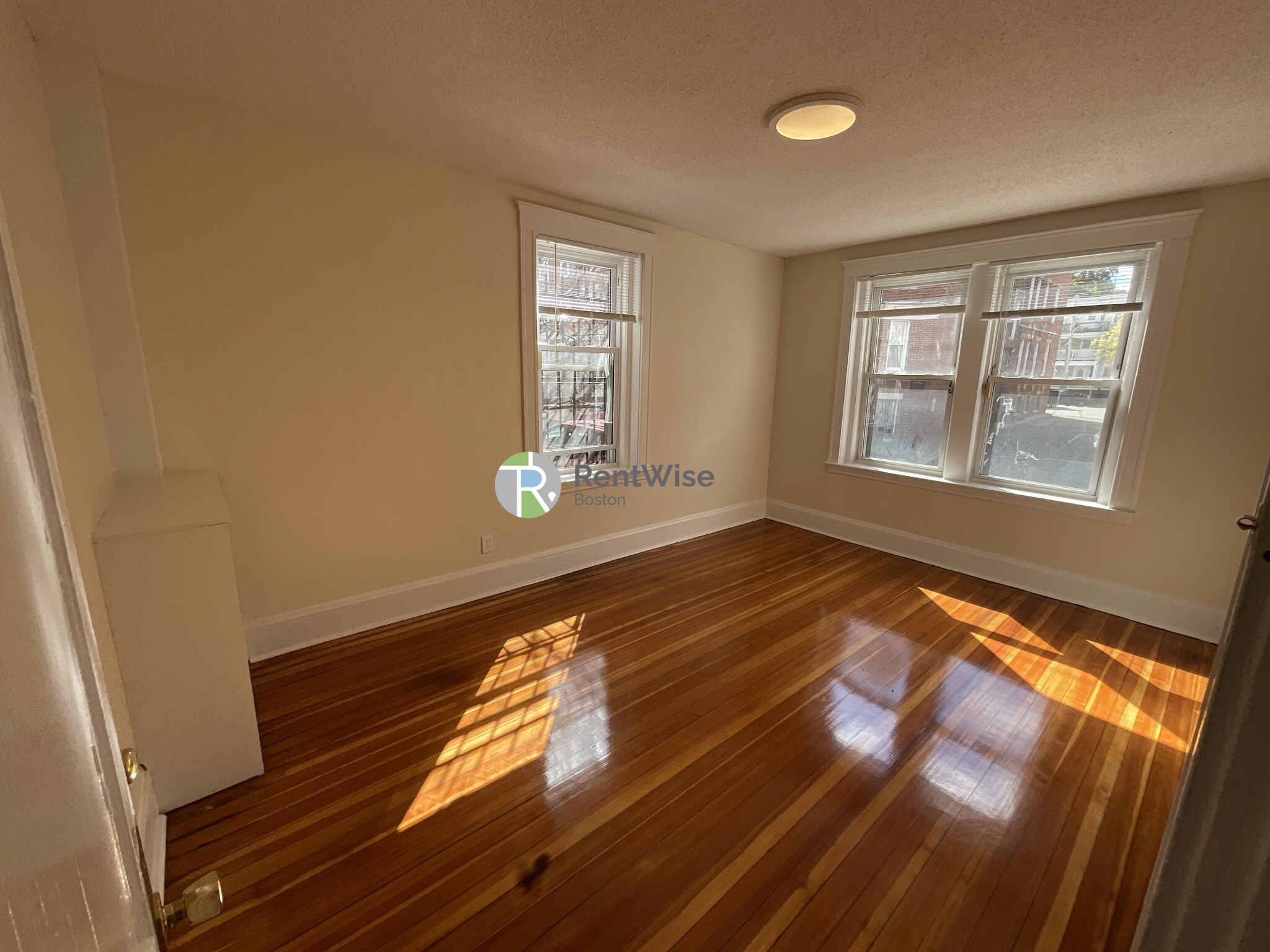 6 Barrows St, Allston