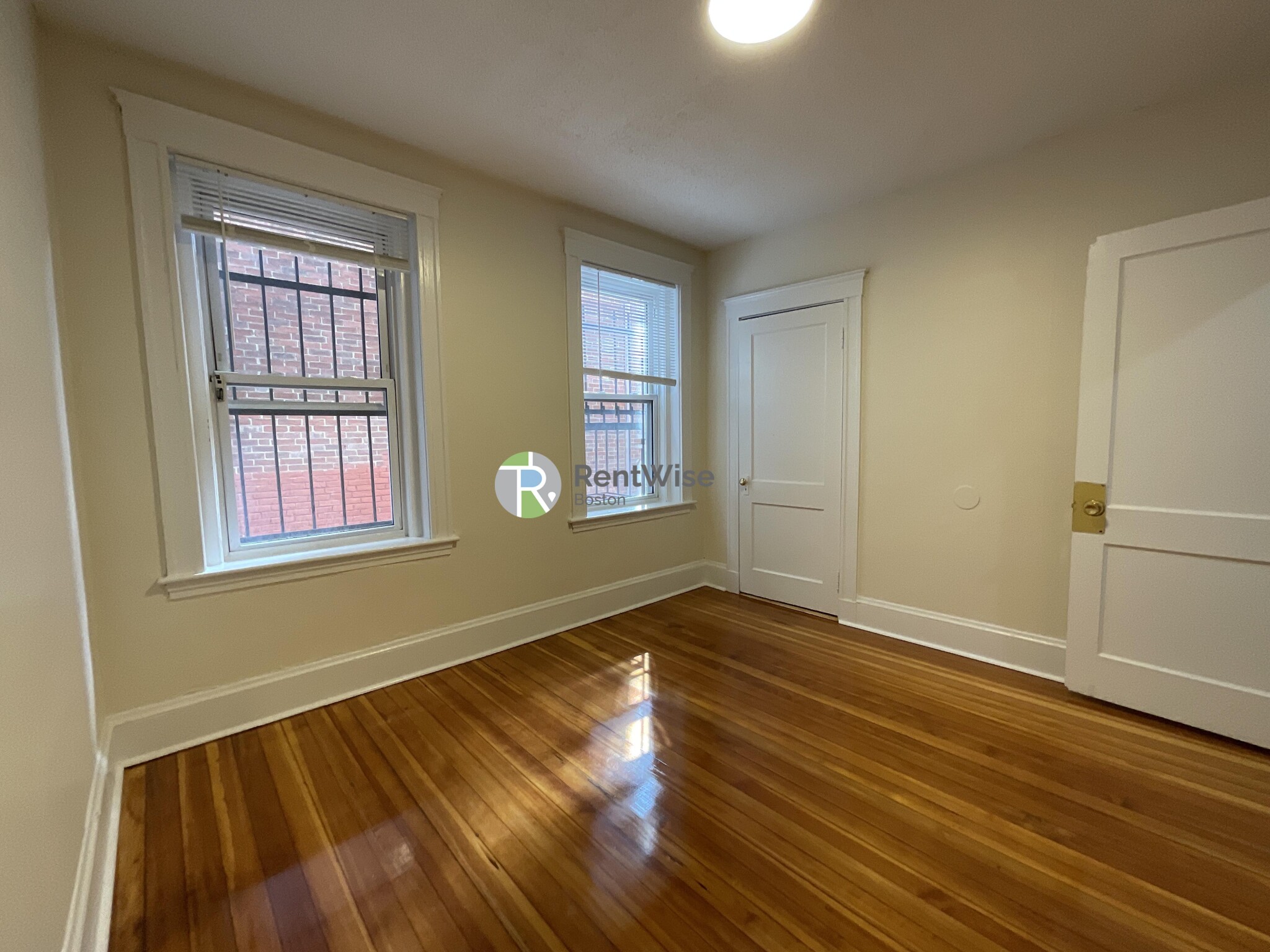 6 Barrows St, Allston