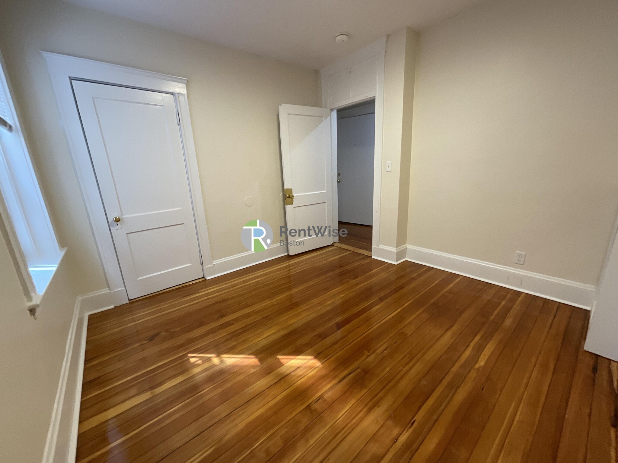 6 Barrows St, Allston