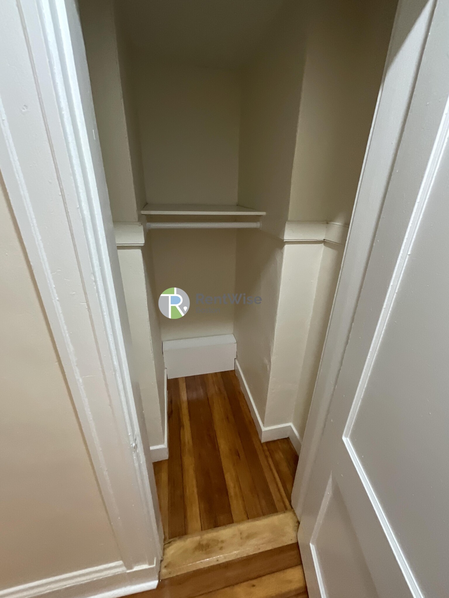 6 Barrows St, Allston