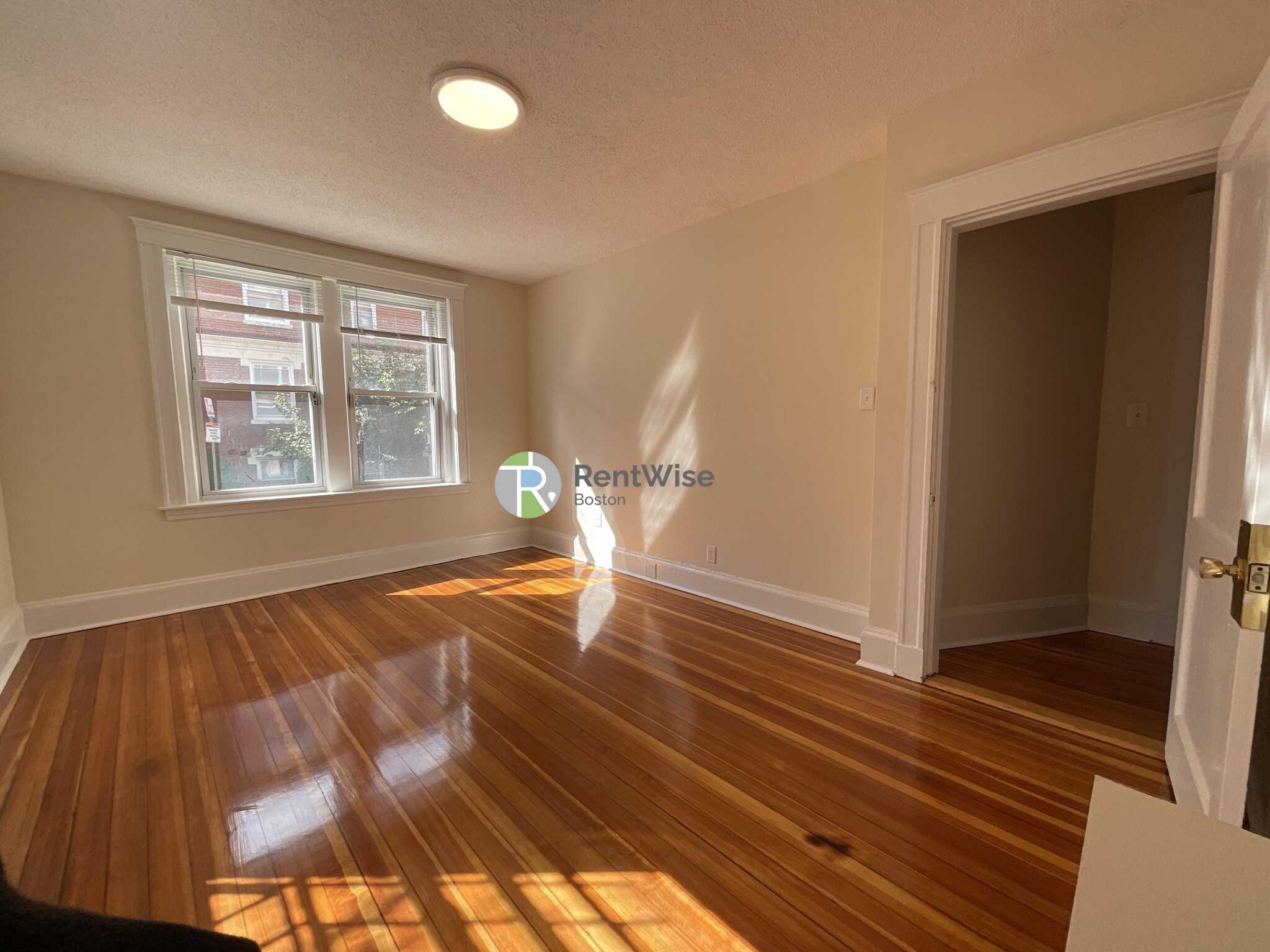 6 Barrows St, Allston